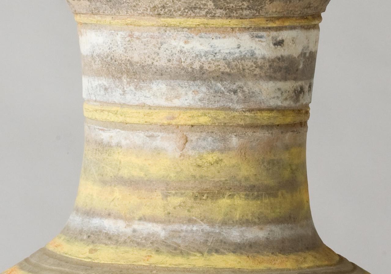 Fino al XVIII secolo Grande vaso di terracotta con coperchio Hill in vendita