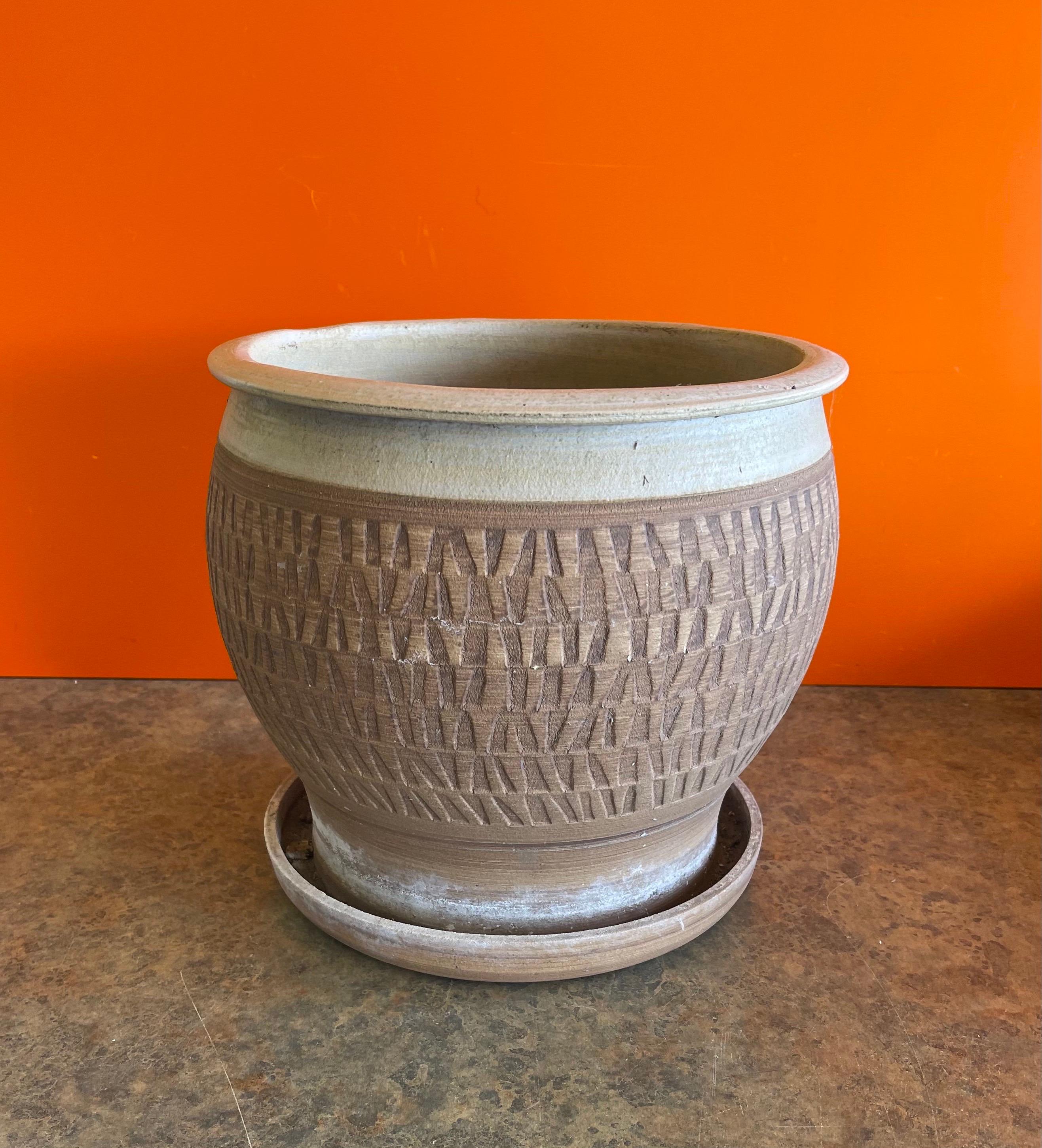 Mid-Century Modern Large Earthenware Pottery Planter in the Style of David Cressey / Robert Maxwell For Sale