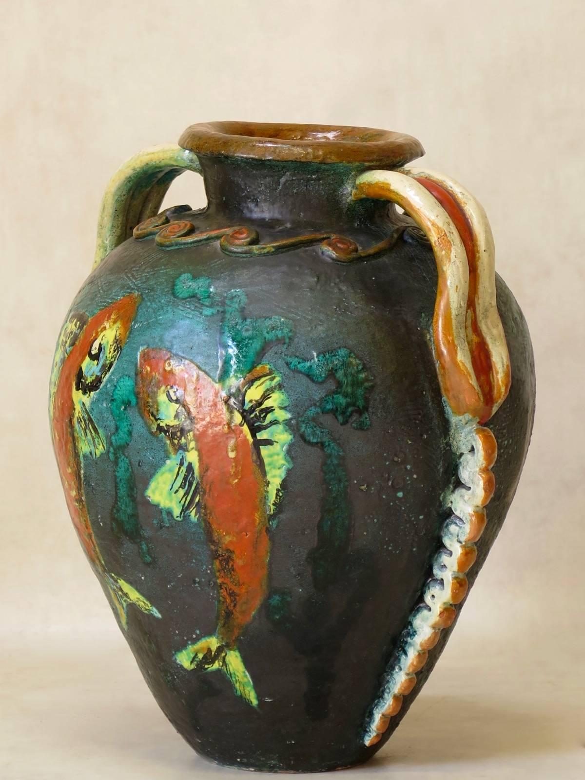 Large Earthenware Vase with Fish Decor, France, circa 1950s In Good Condition For Sale In Isle Sur La Sorgue, Vaucluse