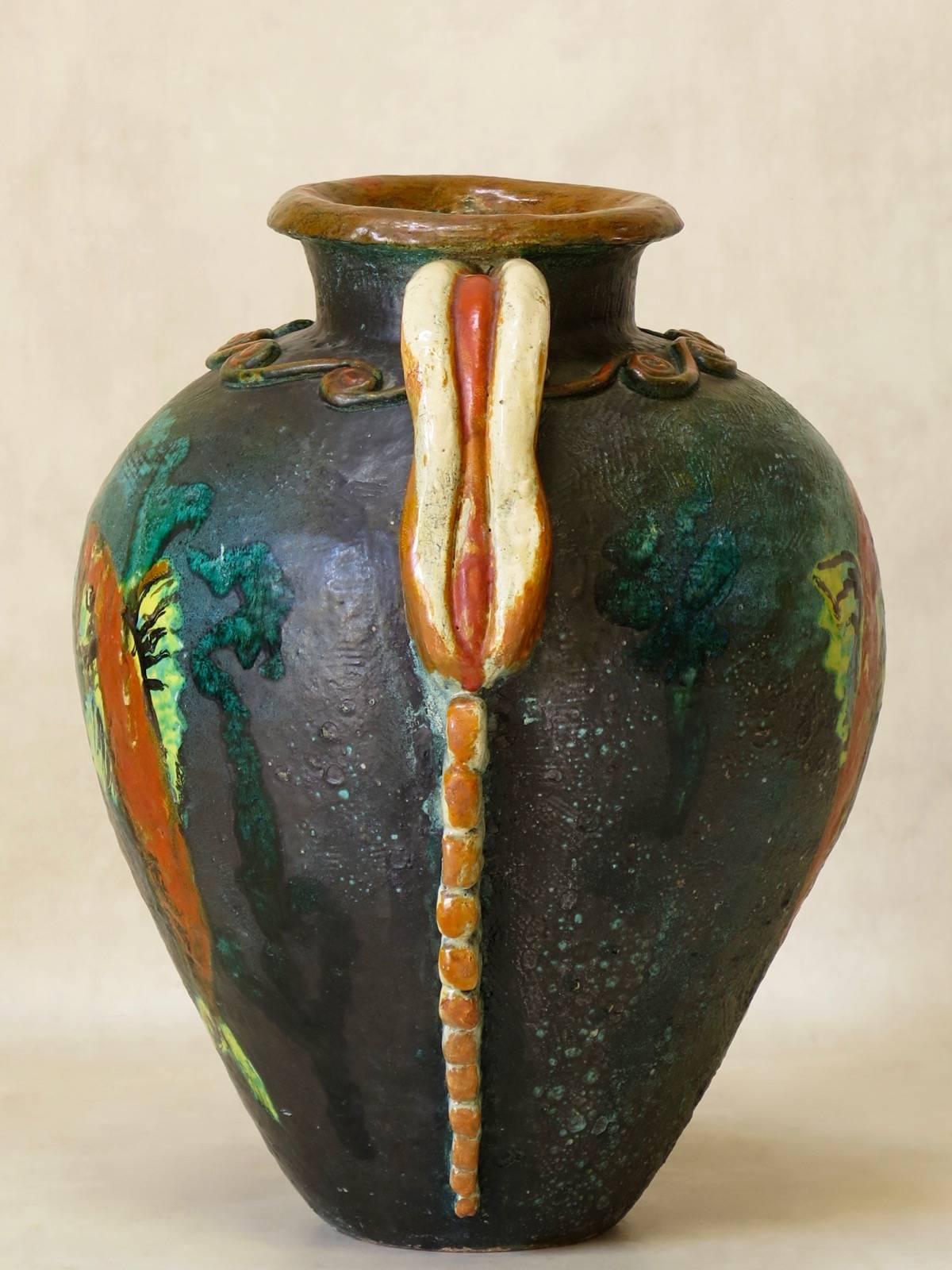 Grand vase en faïence avec décor de poissons, France, vers 1950 en vente 2