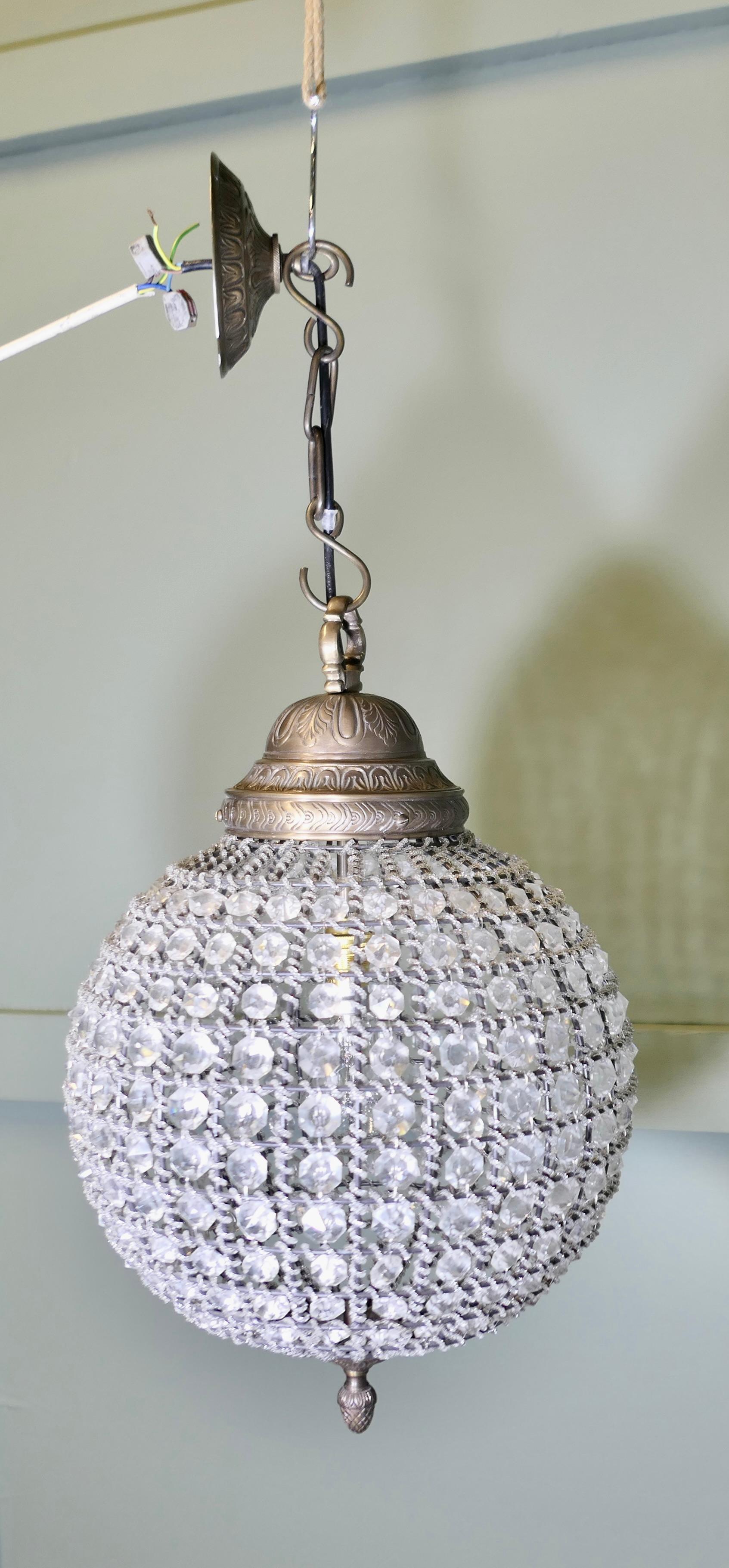 Grande lampada a sospensione a globo in stile orientale in vendita 2