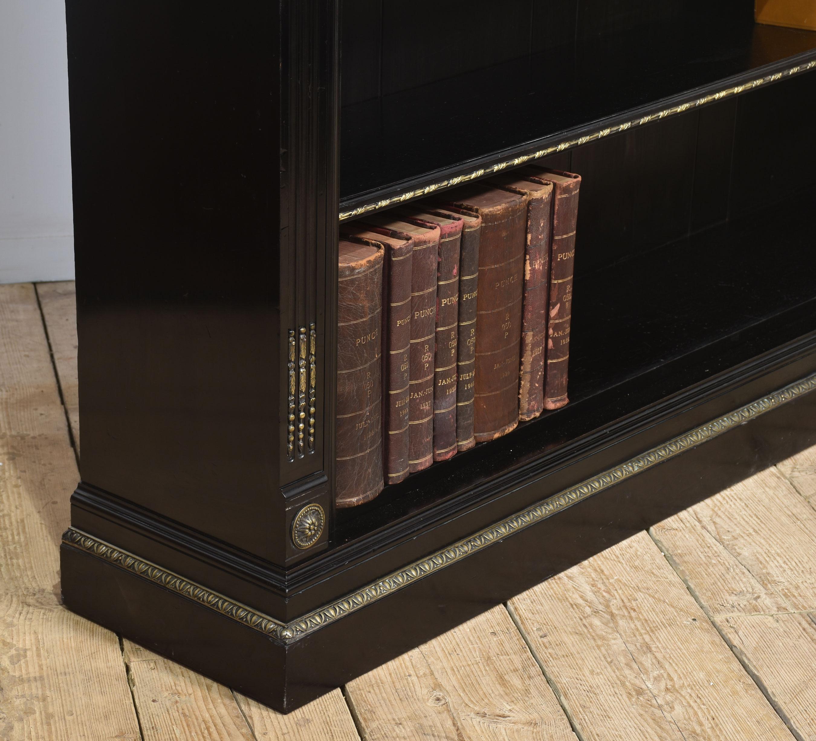Gran librería abierta montada en latón ebonizado en venta 3