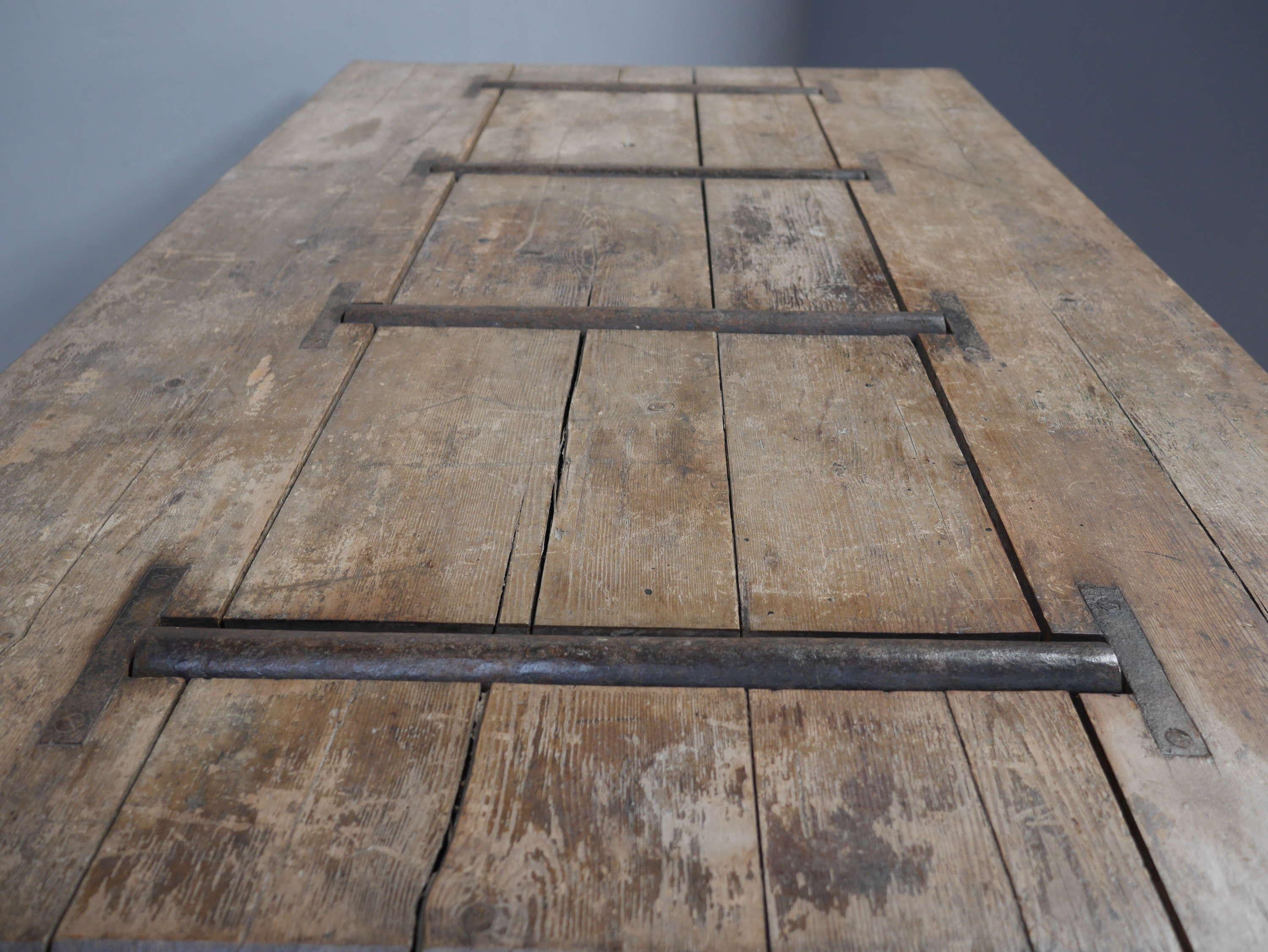 Large Ebonised English Pine Coffin Table c1870 In Distressed Condition In Downham Market, GB