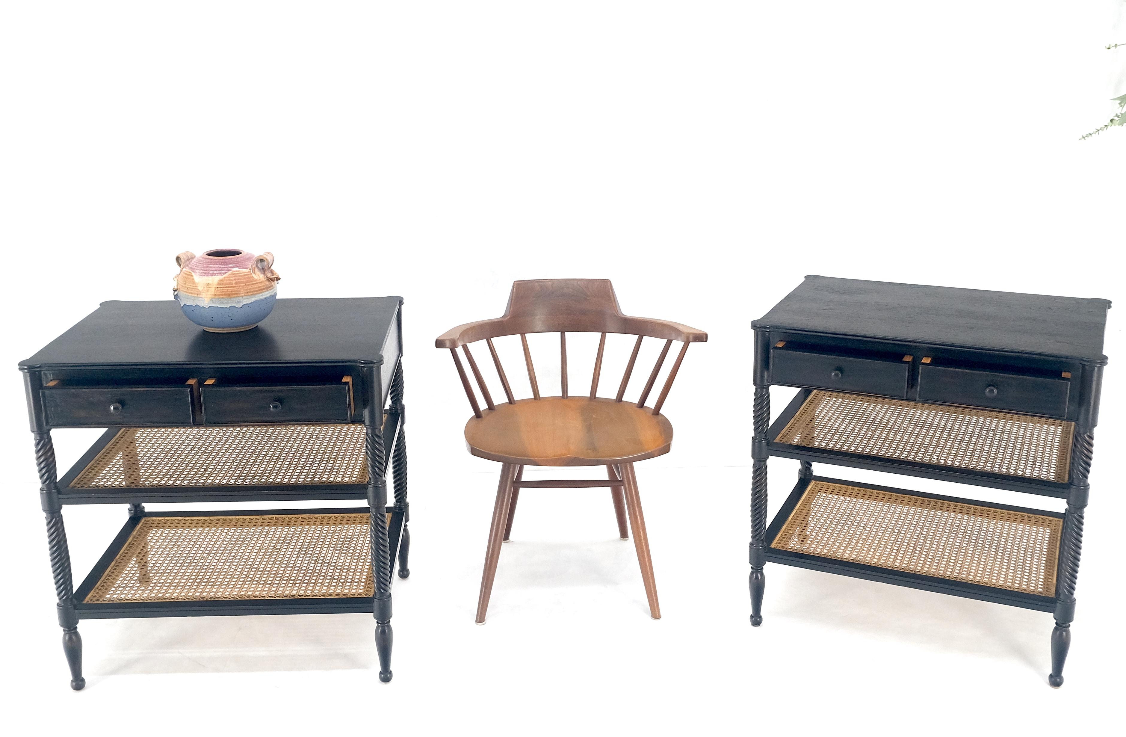 Mesa auxiliar grande ebonizada de dos cajones y 3 niveles con estante de caña y patas de cuerda retorcida tallada en Excelente estado para la venta en Rockaway, NJ