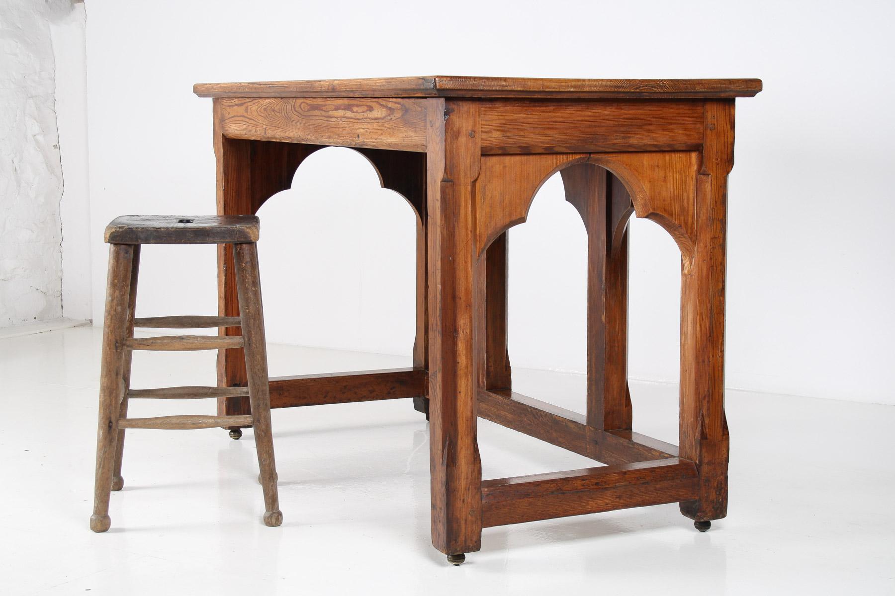 Large Ecclesiastical Gothic Revival Serving Table, Workstation Desk Countertop In Good Condition For Sale In Llanbrynmair, GB