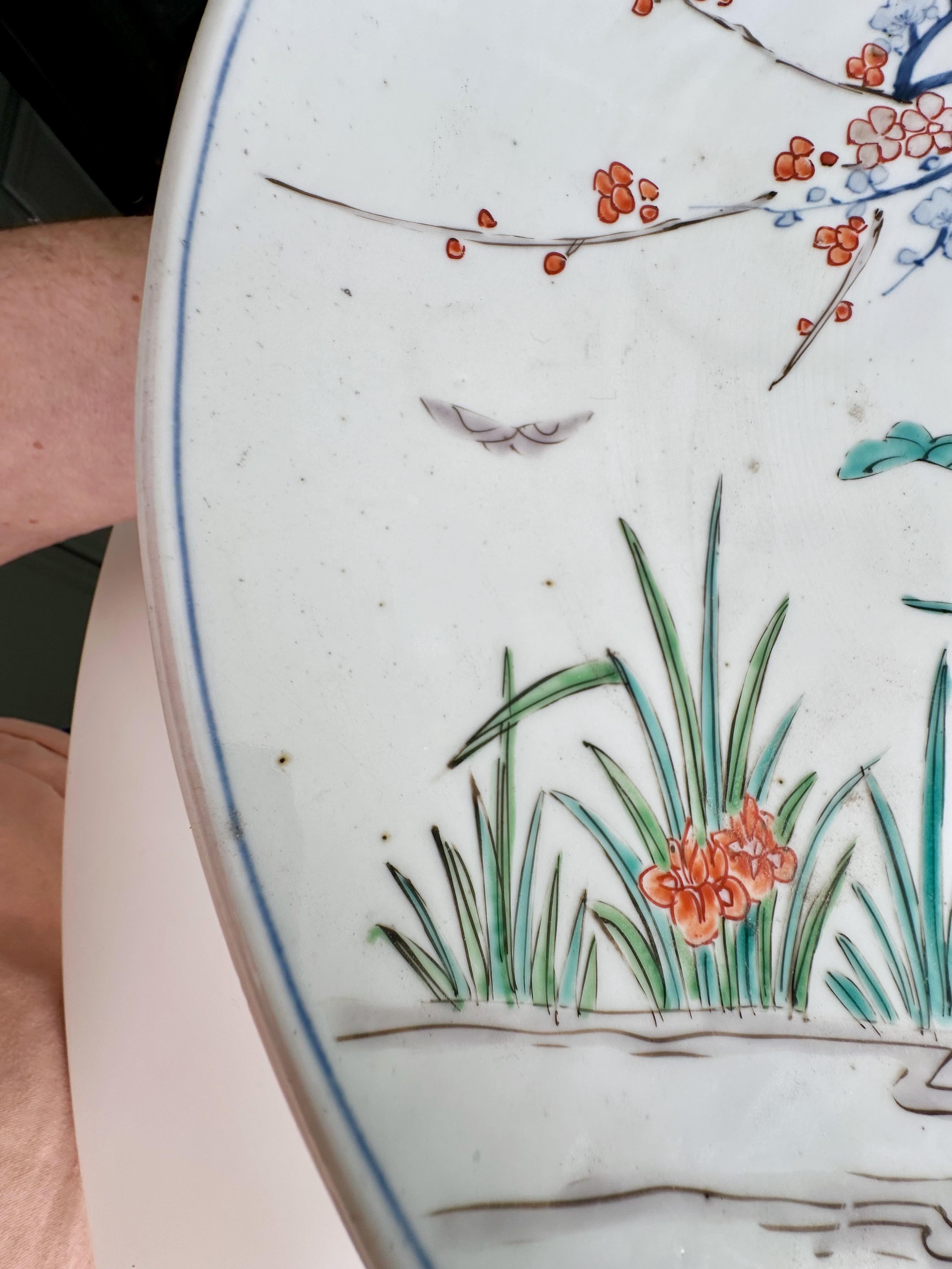 Große Edo Japanese Arita Porzellan Charger (Spätes 19. Jahrhundert) im Angebot