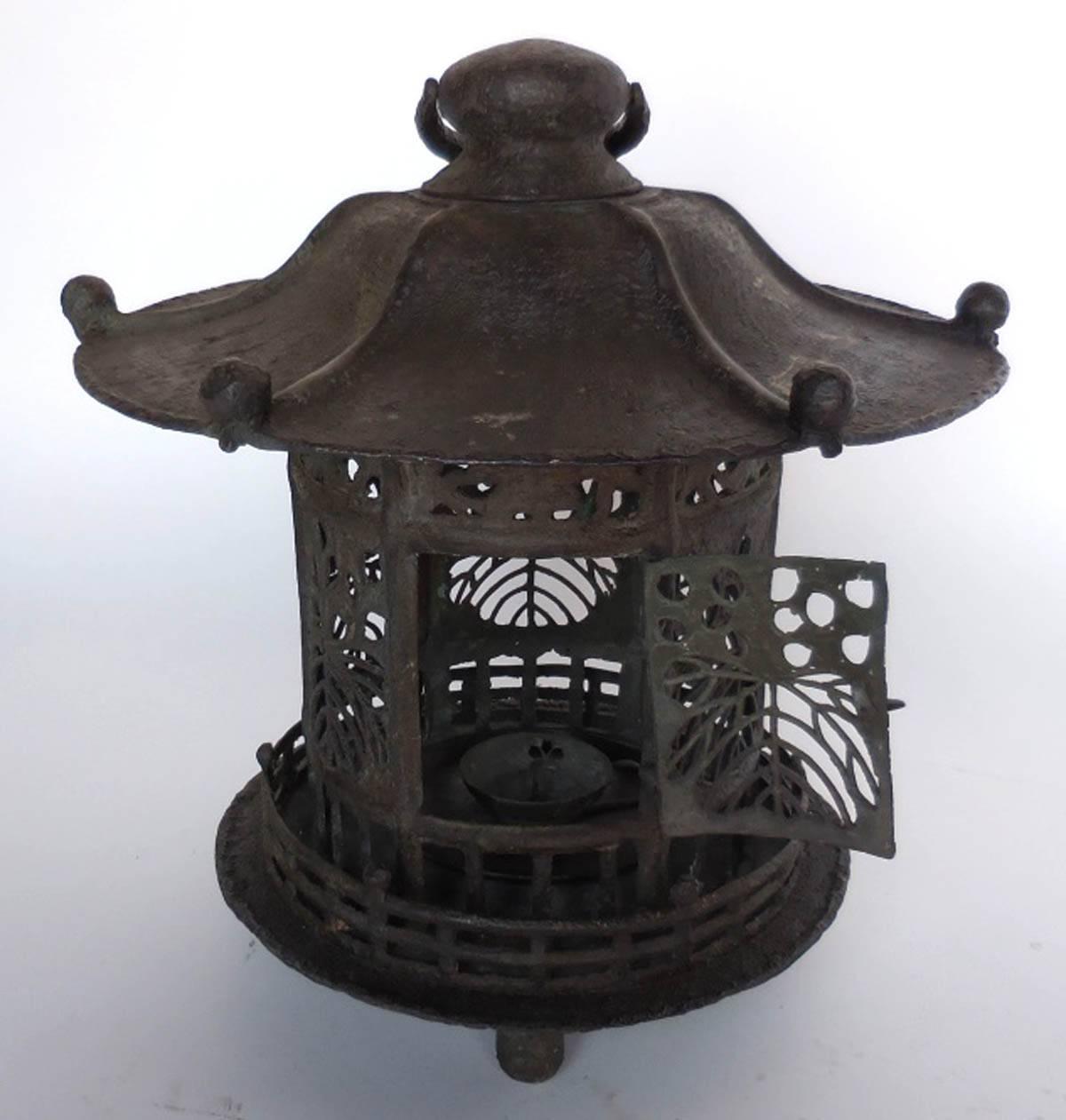 Large Edo Period Bronze Lantern 14