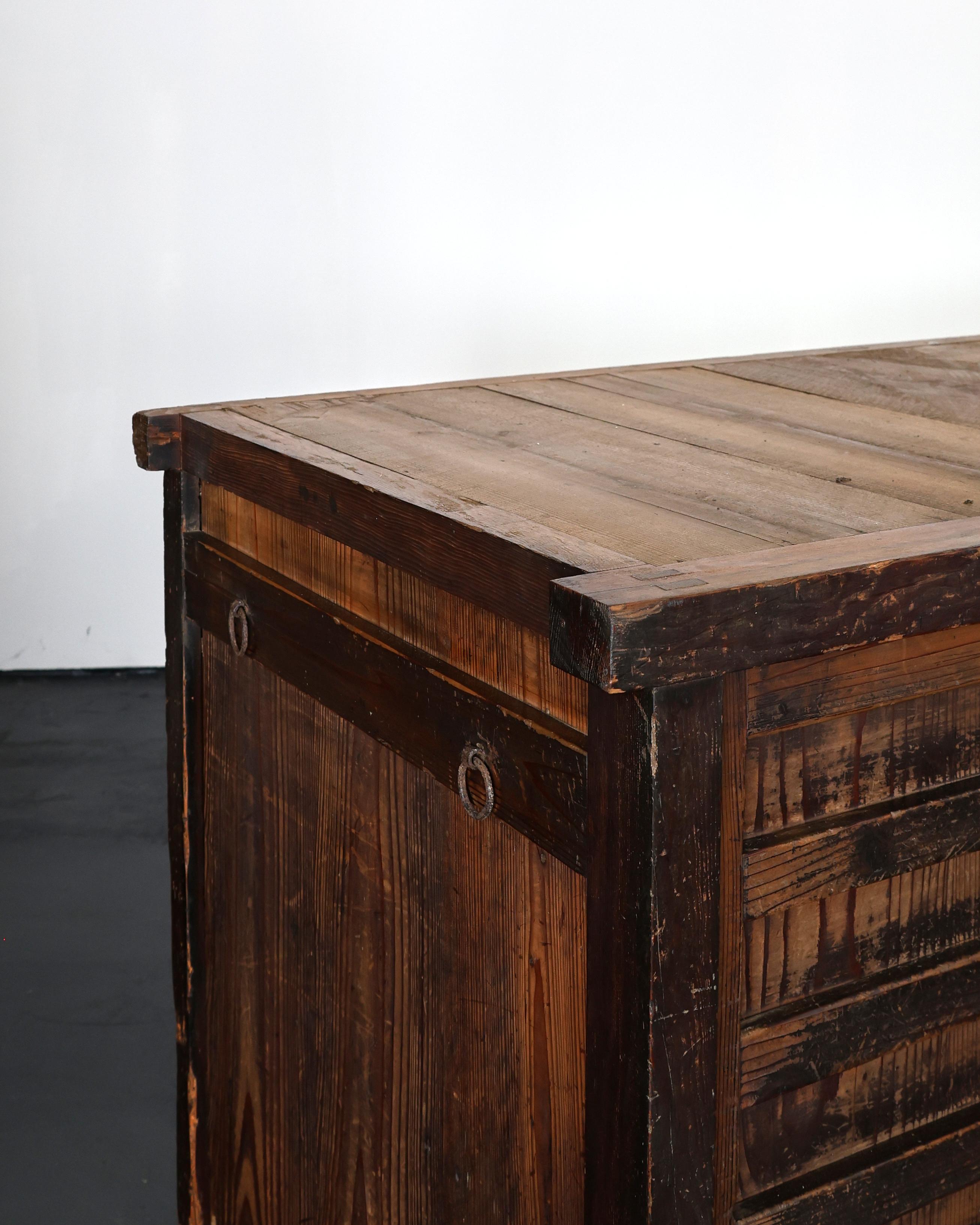 Grande tansu/sideboard giapponese del periodo Edo Wabi Sabi In condizioni buone in vendita a London, GB