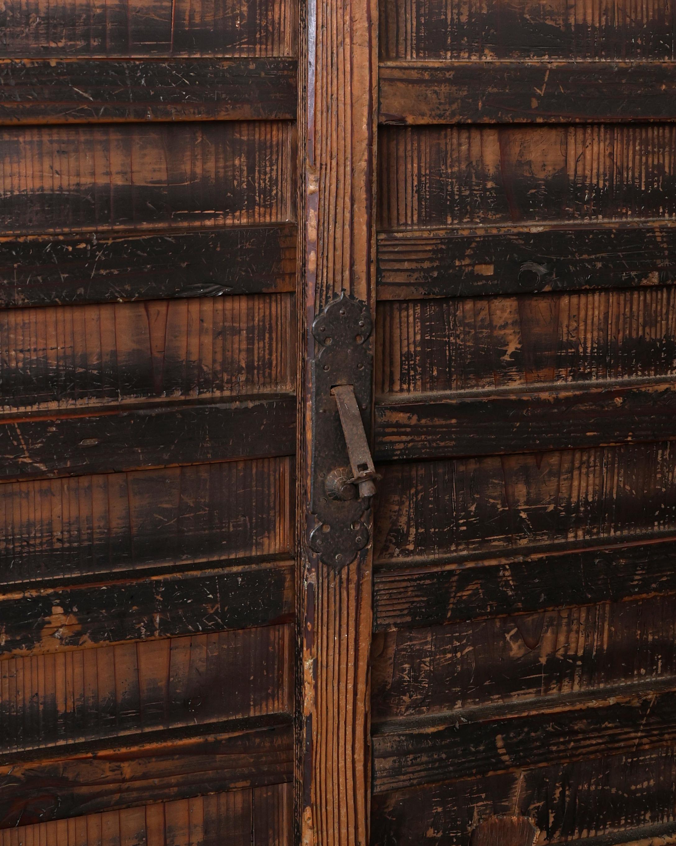 Cedro Grande tansu/sideboard giapponese del periodo Edo Wabi Sabi in vendita
