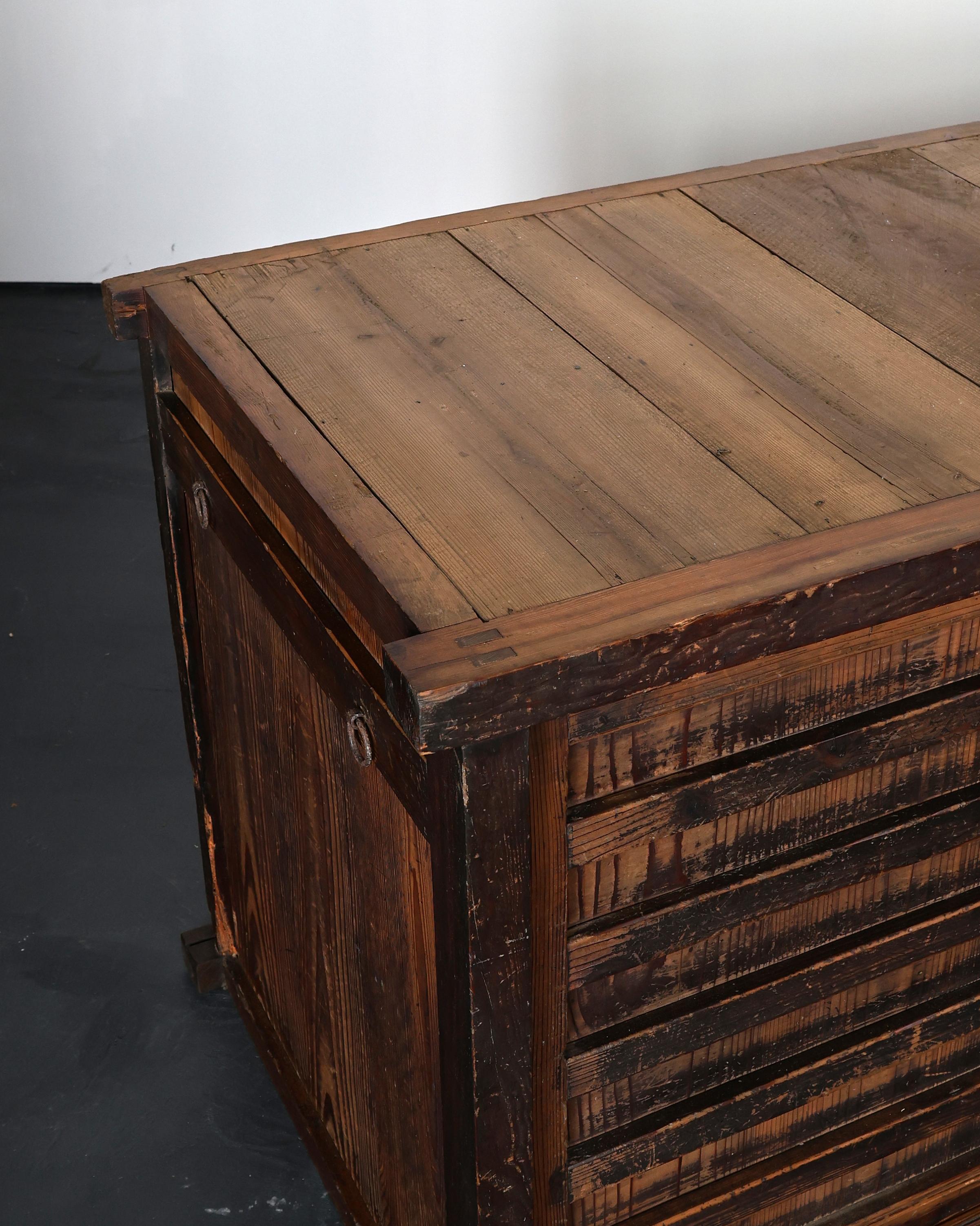 Grande tansu/sideboard giapponese del periodo Edo Wabi Sabi in vendita 3