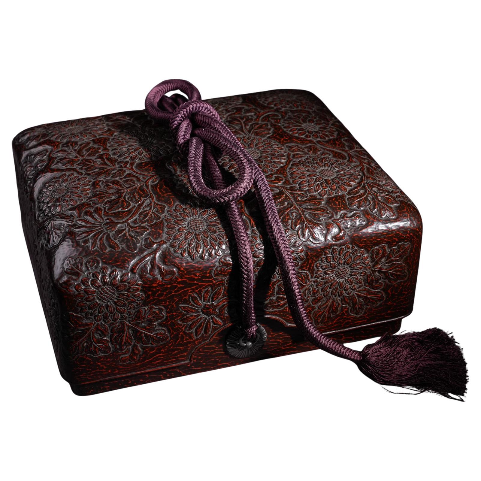 Large Edo Period Kamakura-bori Lacquer Box with Chrysanthemum by Chen Wu