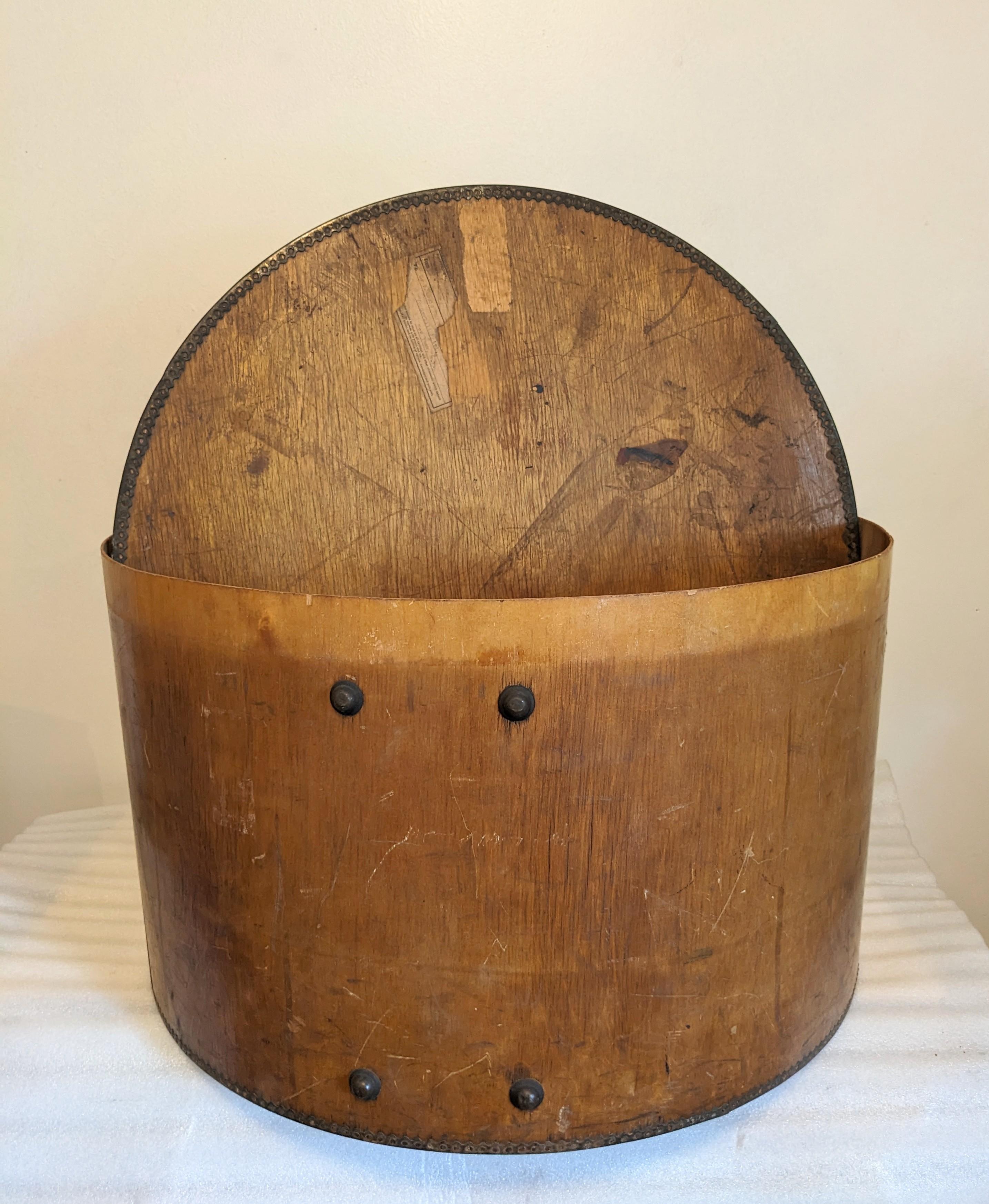 Grande boîte à chapeaux en bois courbé de style édouardien en vente 3