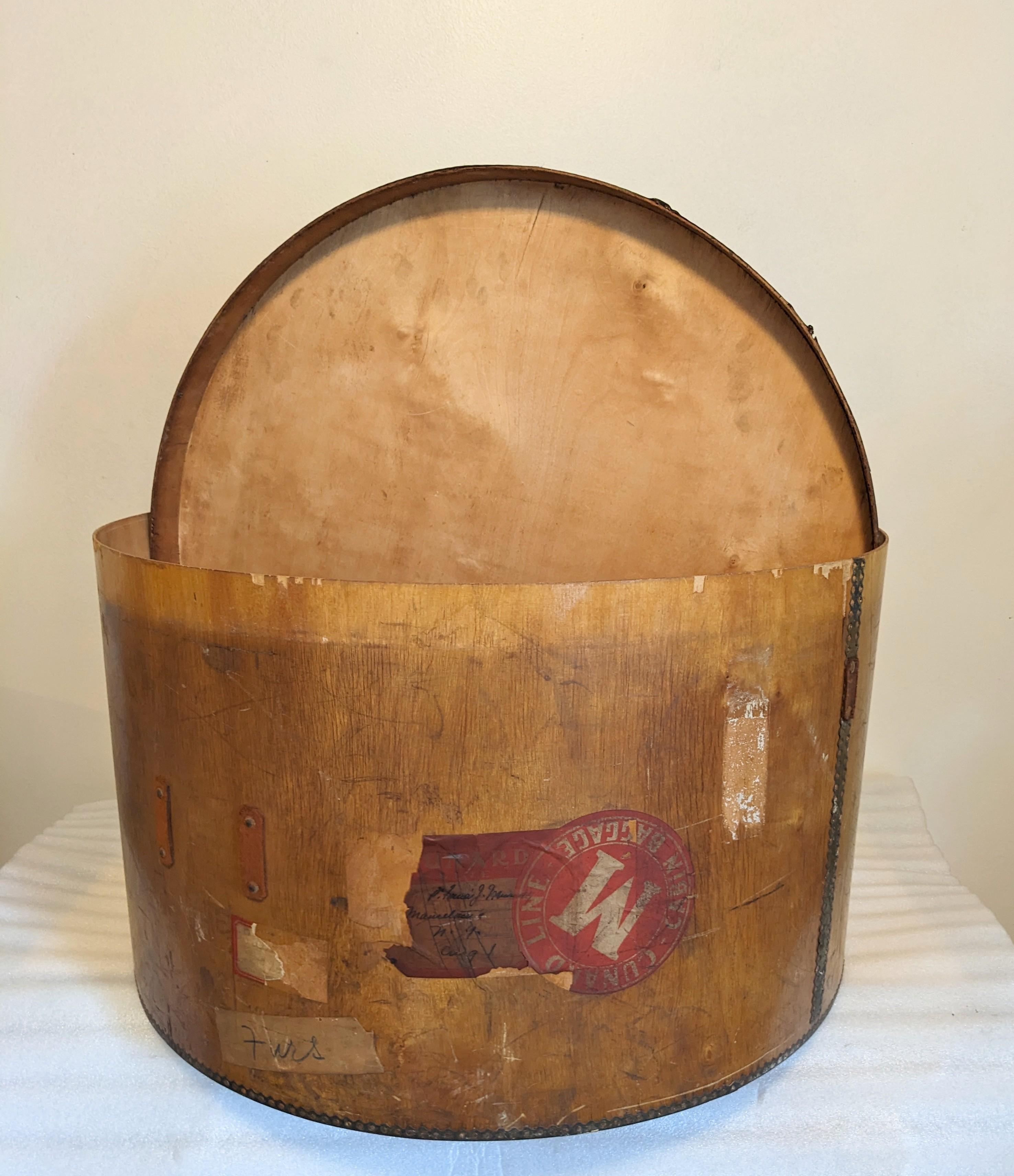 Grande boîte à chapeaux en bois courbé de style édouardien en vente 2