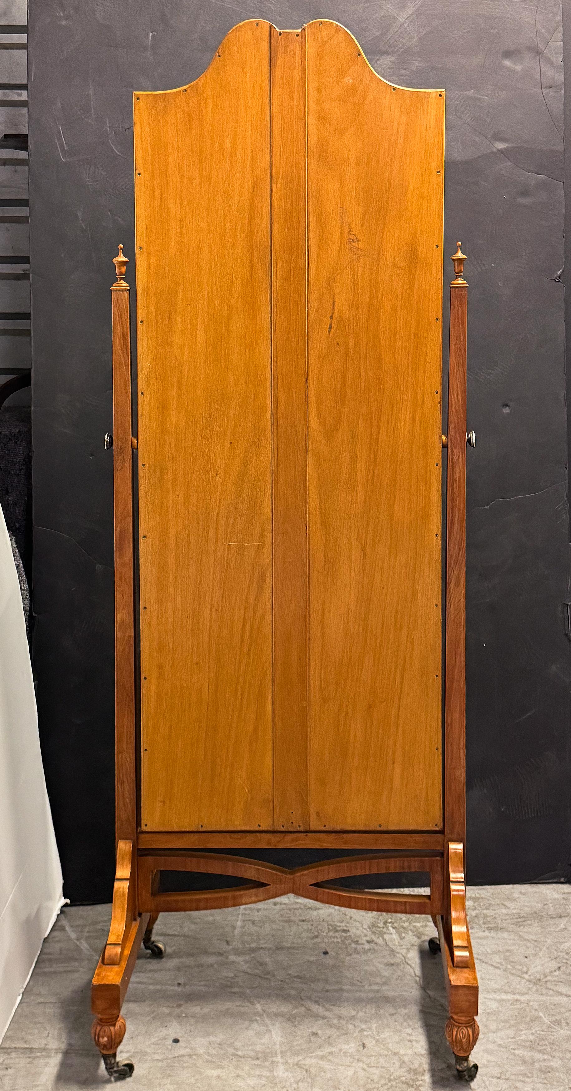 Grande specchio chevale o da toeletta edoardiano in legno di raso proveniente dall'Inghilterra in vendita 3