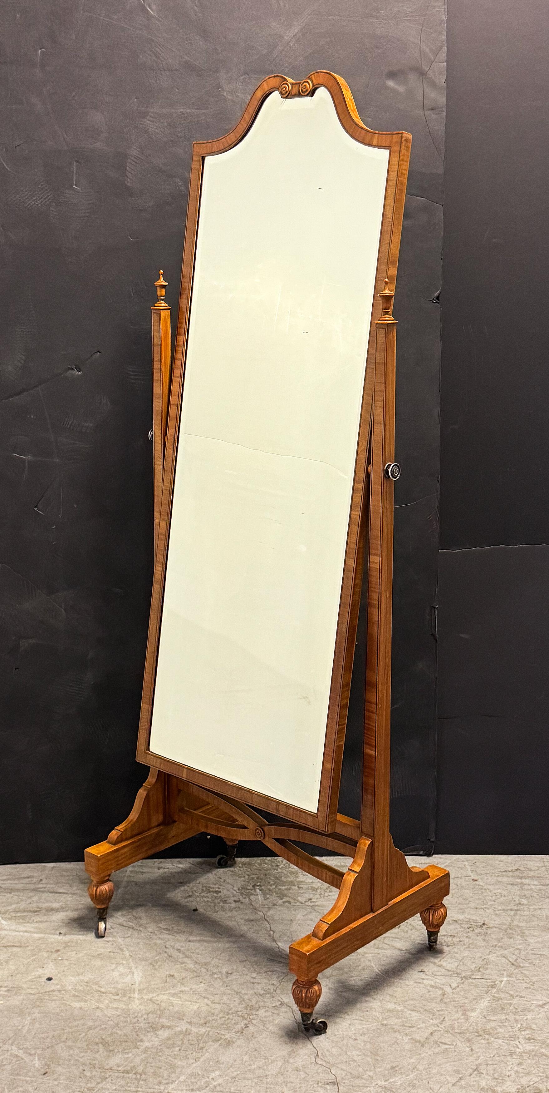 Edoardiano Grande specchio chevale o da toeletta edoardiano in legno di raso proveniente dall'Inghilterra in vendita