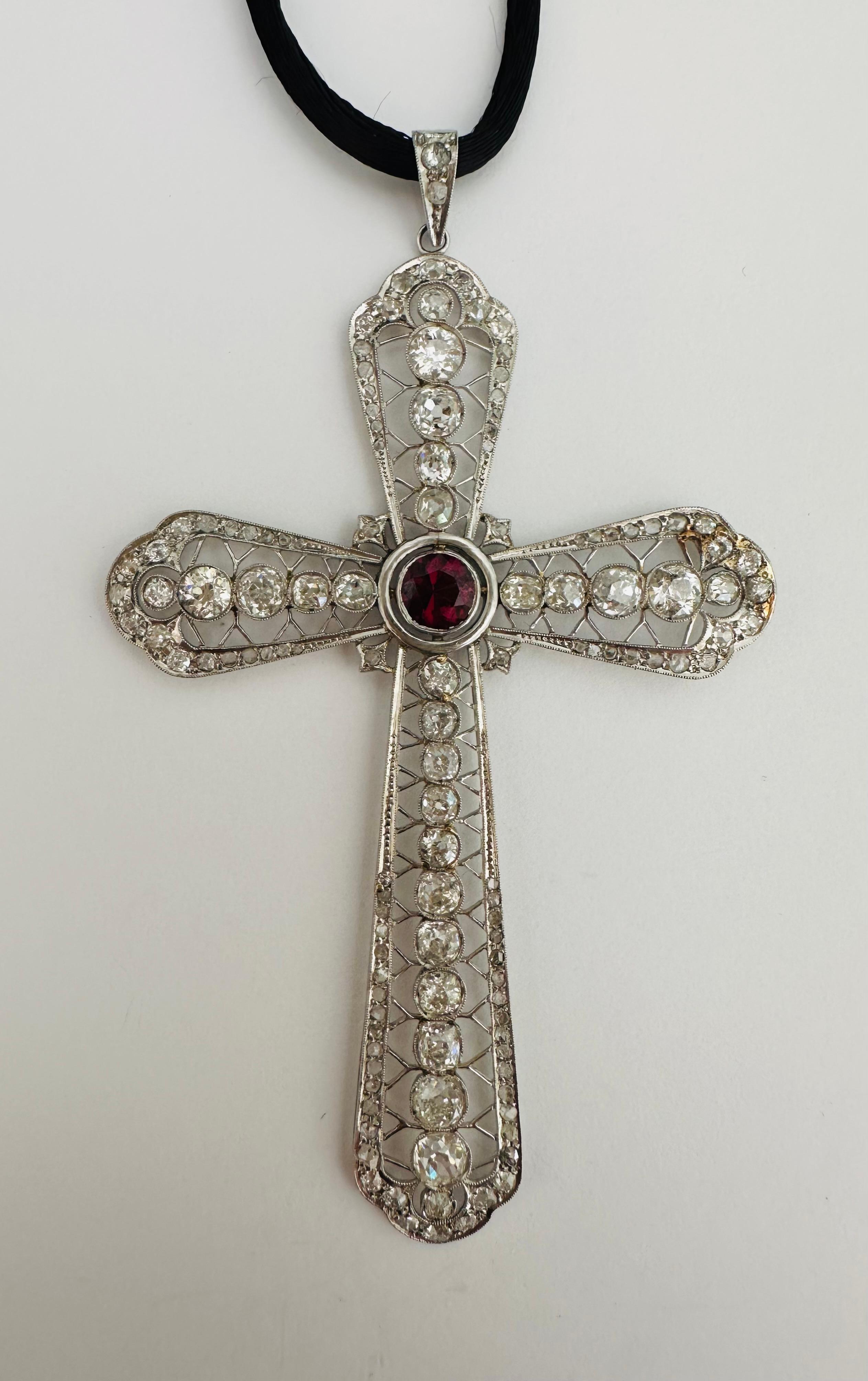 Große edwardianische Diamant- und Granat-Kreuz-Anhänger-Halskette (Edwardian) im Angebot
