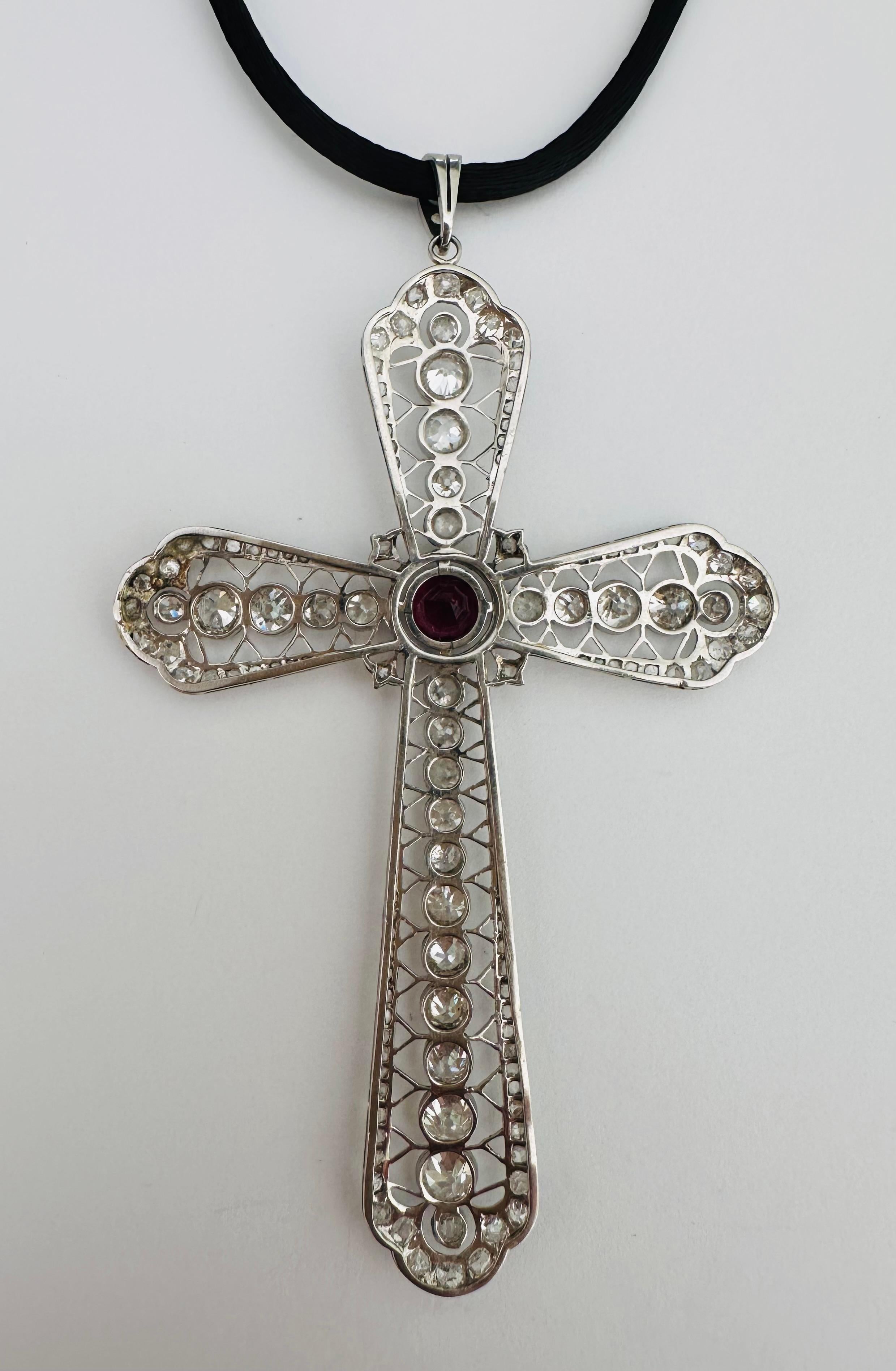 Große edwardianische Diamant- und Granat-Kreuz-Anhänger-Halskette im Zustand „Gut“ im Angebot in Denver, CO