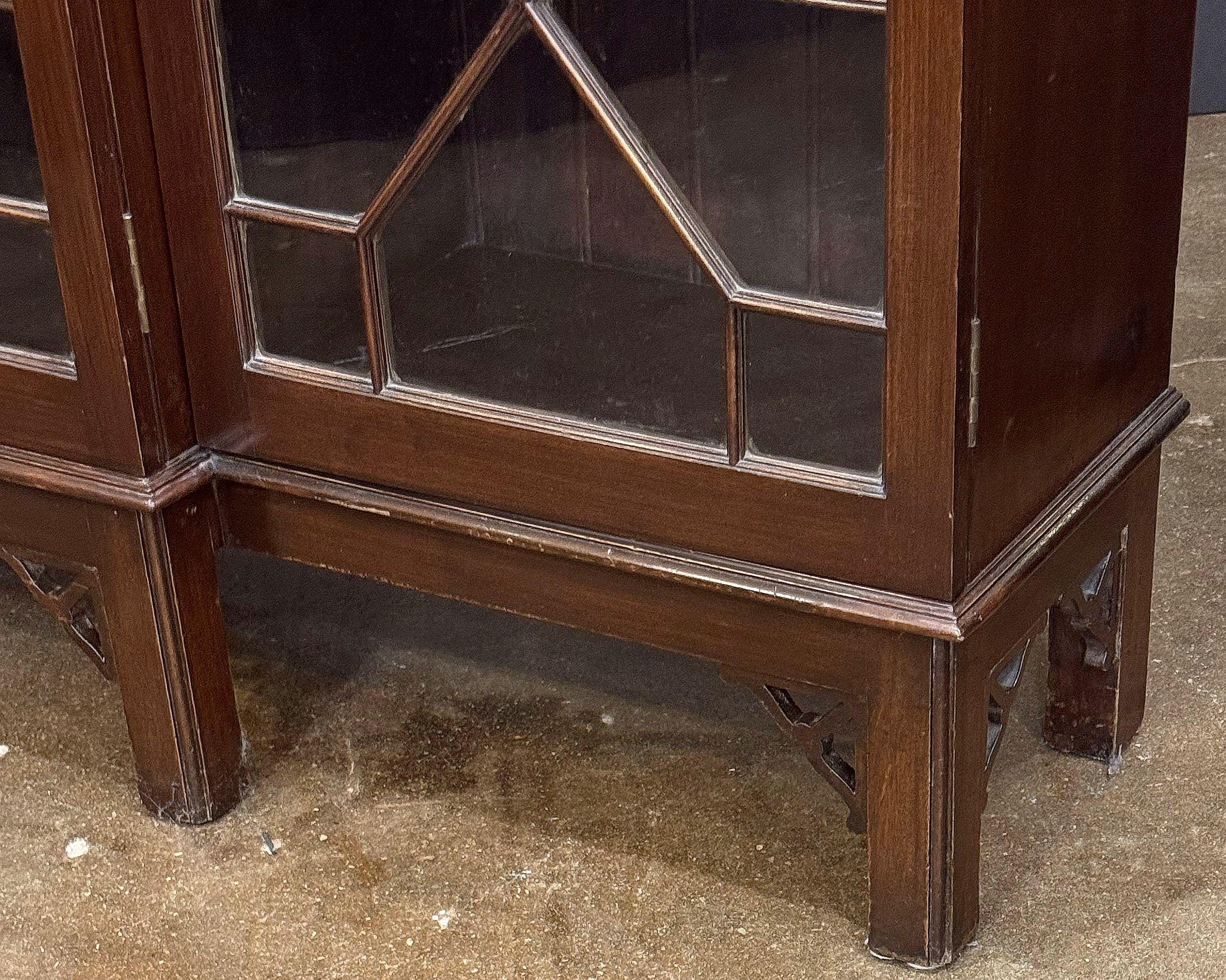 Large Edwardian Era Breakfront Bookcase of Mahogany with Astragal Glazed Doors 10