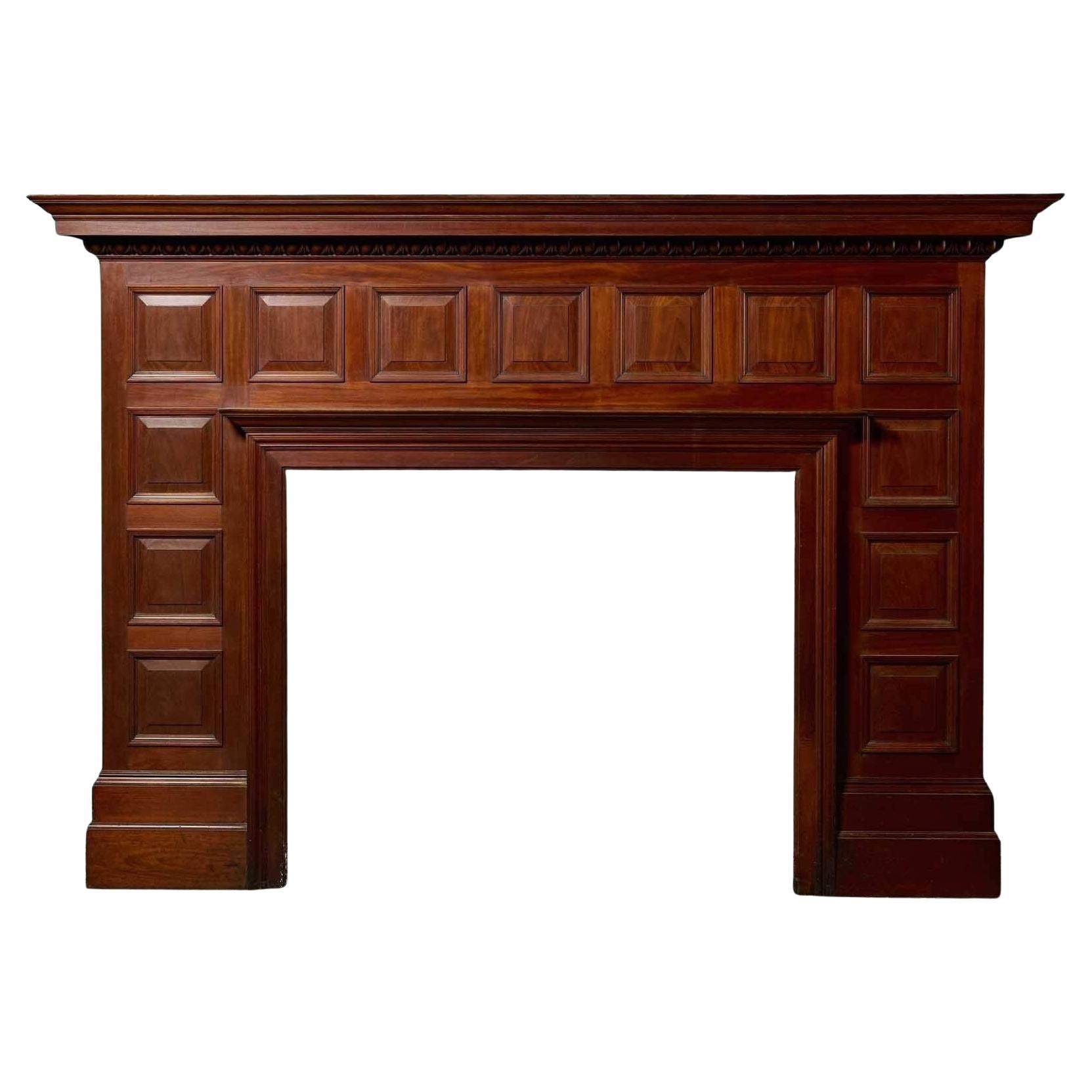 Großer edwardianischer getäfelter Mahagoni-Kamin