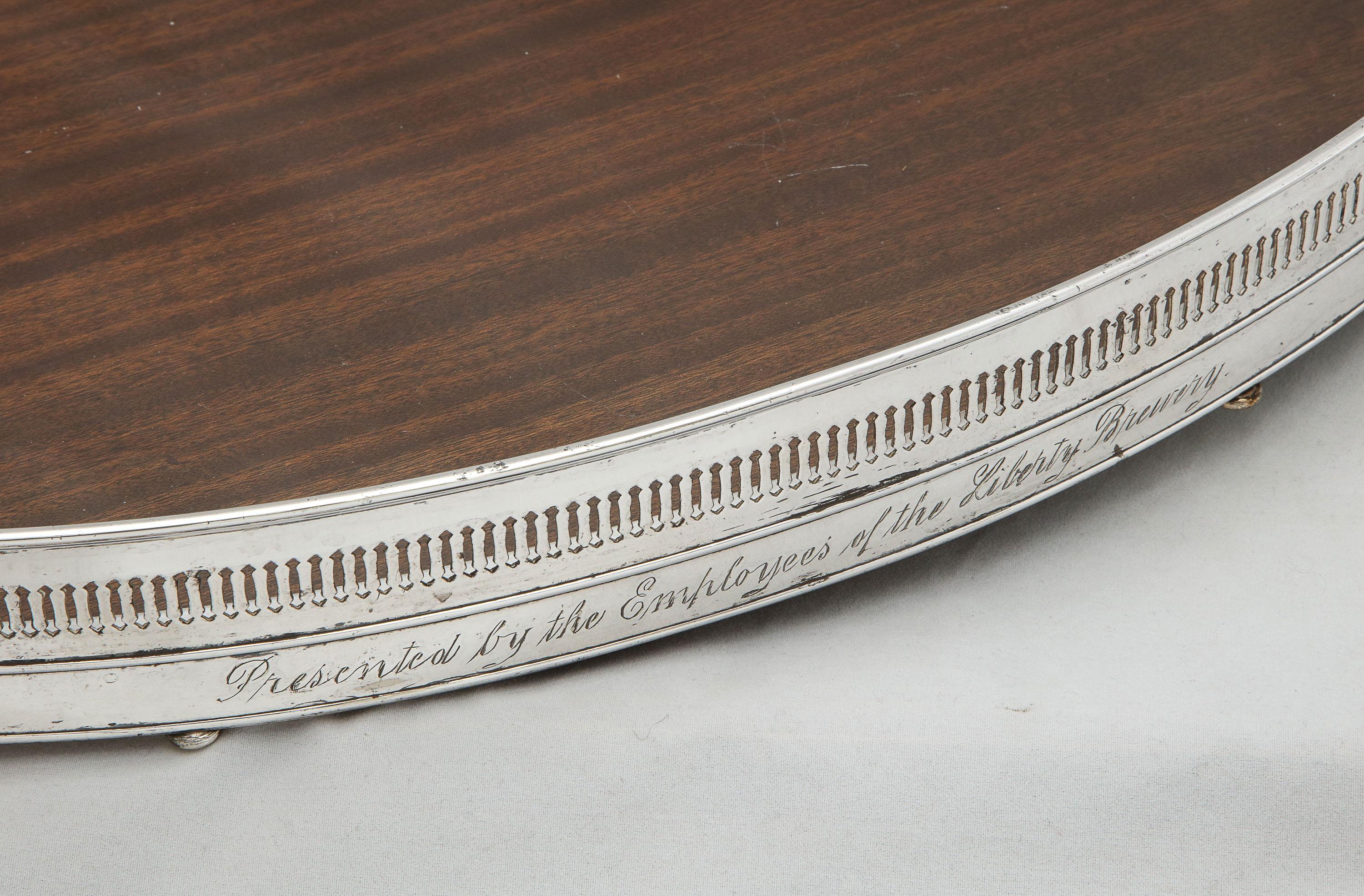 Large Edwardian Period Sheffield Silver Plate, Mounted Wood Gallery Tray In Good Condition In New York, NY