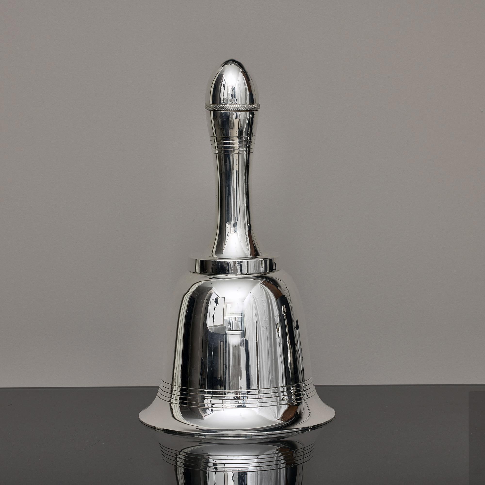 Britannico Shaker da cocktail a forma di campana placcato in argento in vendita