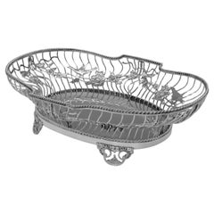 Gran plato eduardiano de plata de ley fabricado por Elkington & Co. en 1908