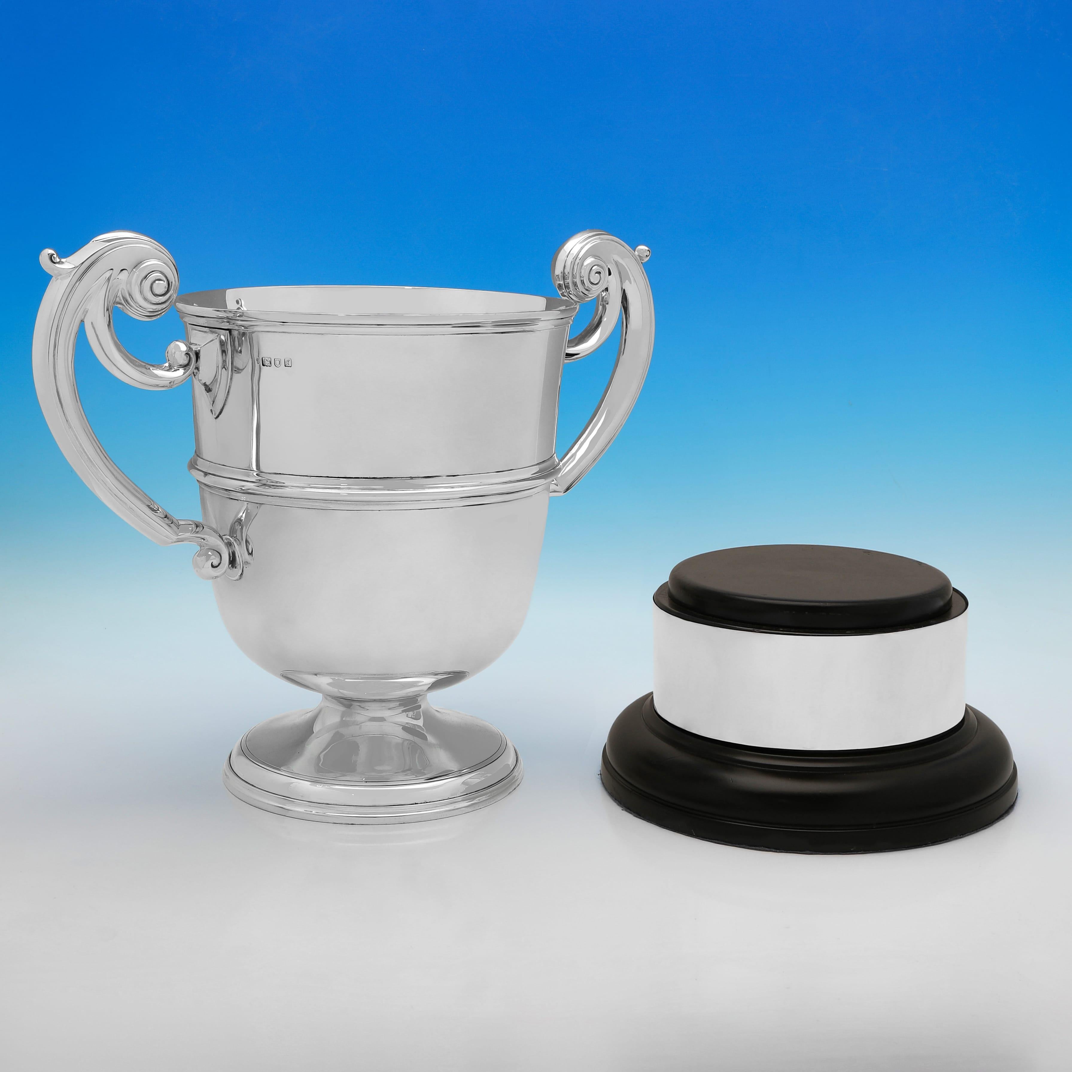 Edoardiano Grande trofeo edoardiano in argento sterling su basamento originale realizzato a Londra nel 1901 in vendita