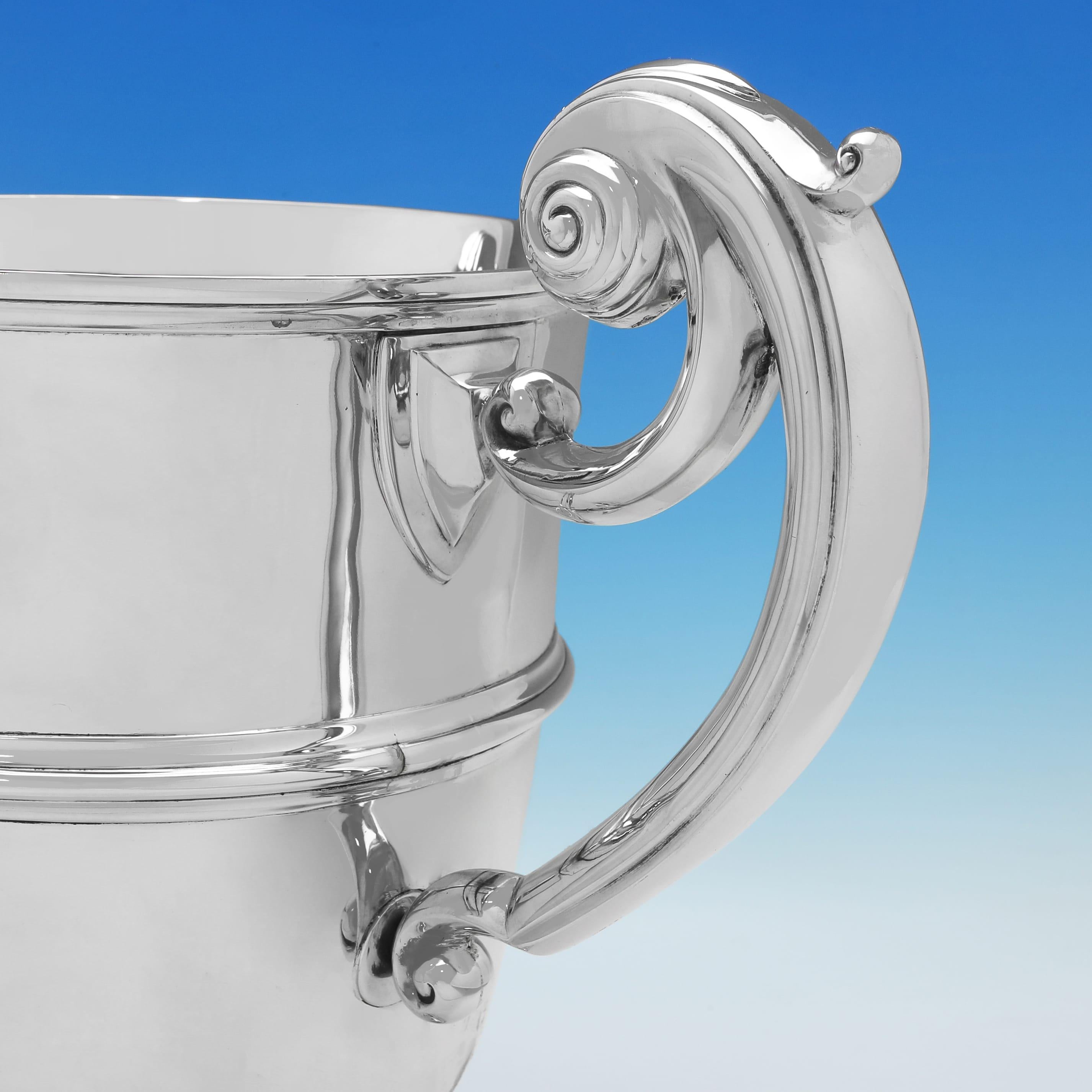 Inglese Grande trofeo edoardiano in argento sterling su basamento originale realizzato a Londra nel 1901 in vendita