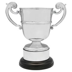 Grande trofeo edoardiano in argento sterling su basamento originale realizzato a Londra nel 1901