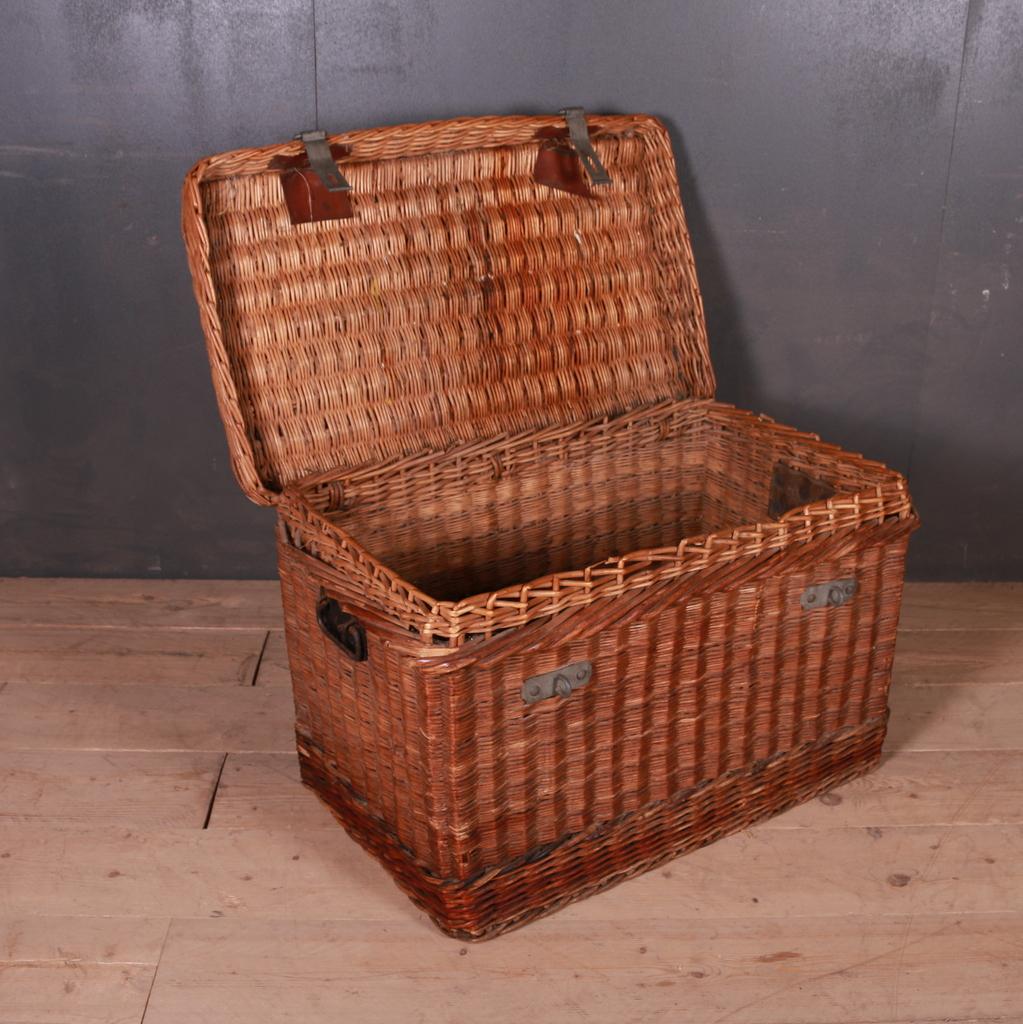 Large Edwardian Wicker Basket In Good Condition In Leamington Spa, Warwickshire