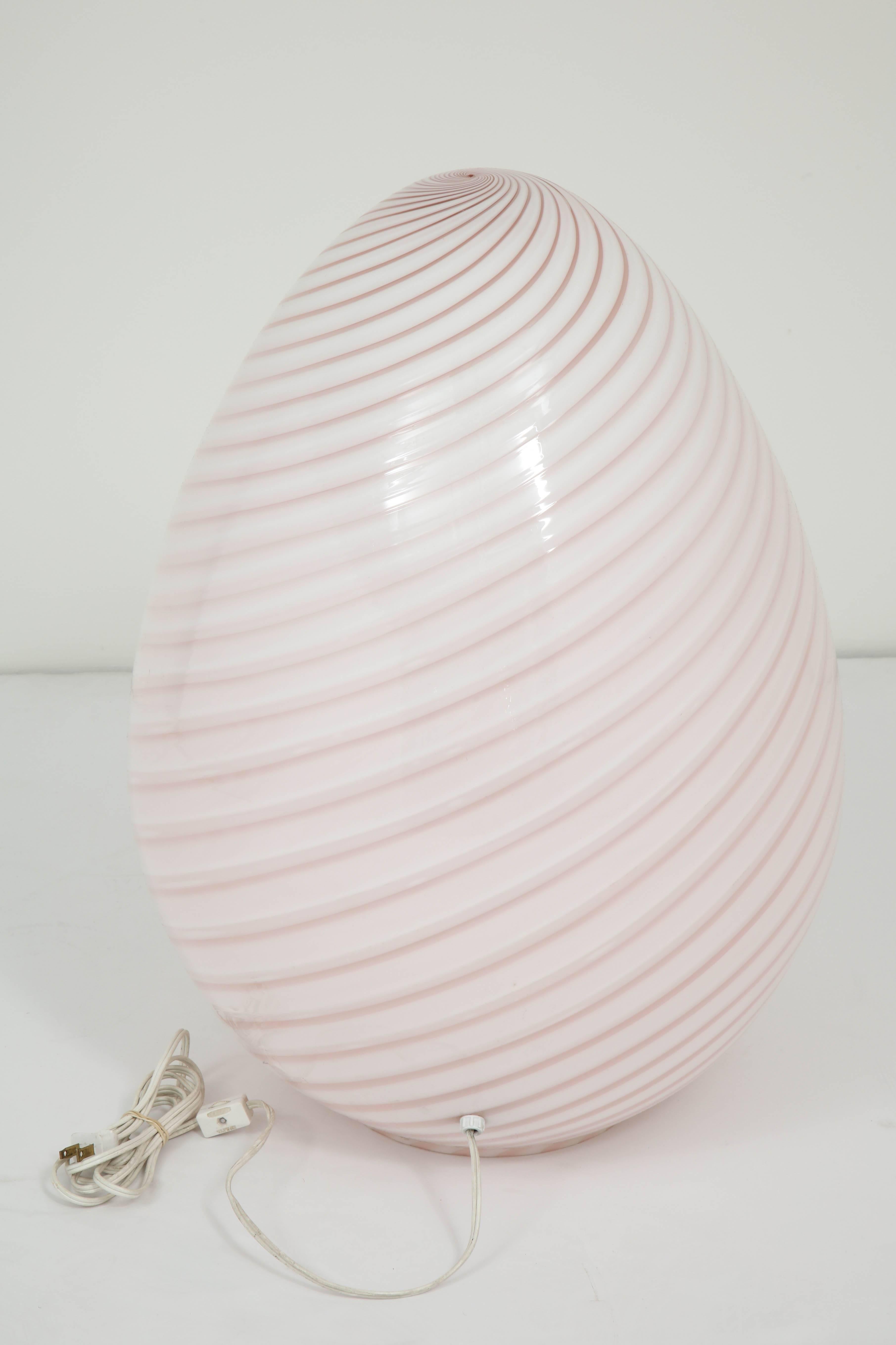 Large Egg Lamp by Vetri Murano In Excellent Condition In New York, NY