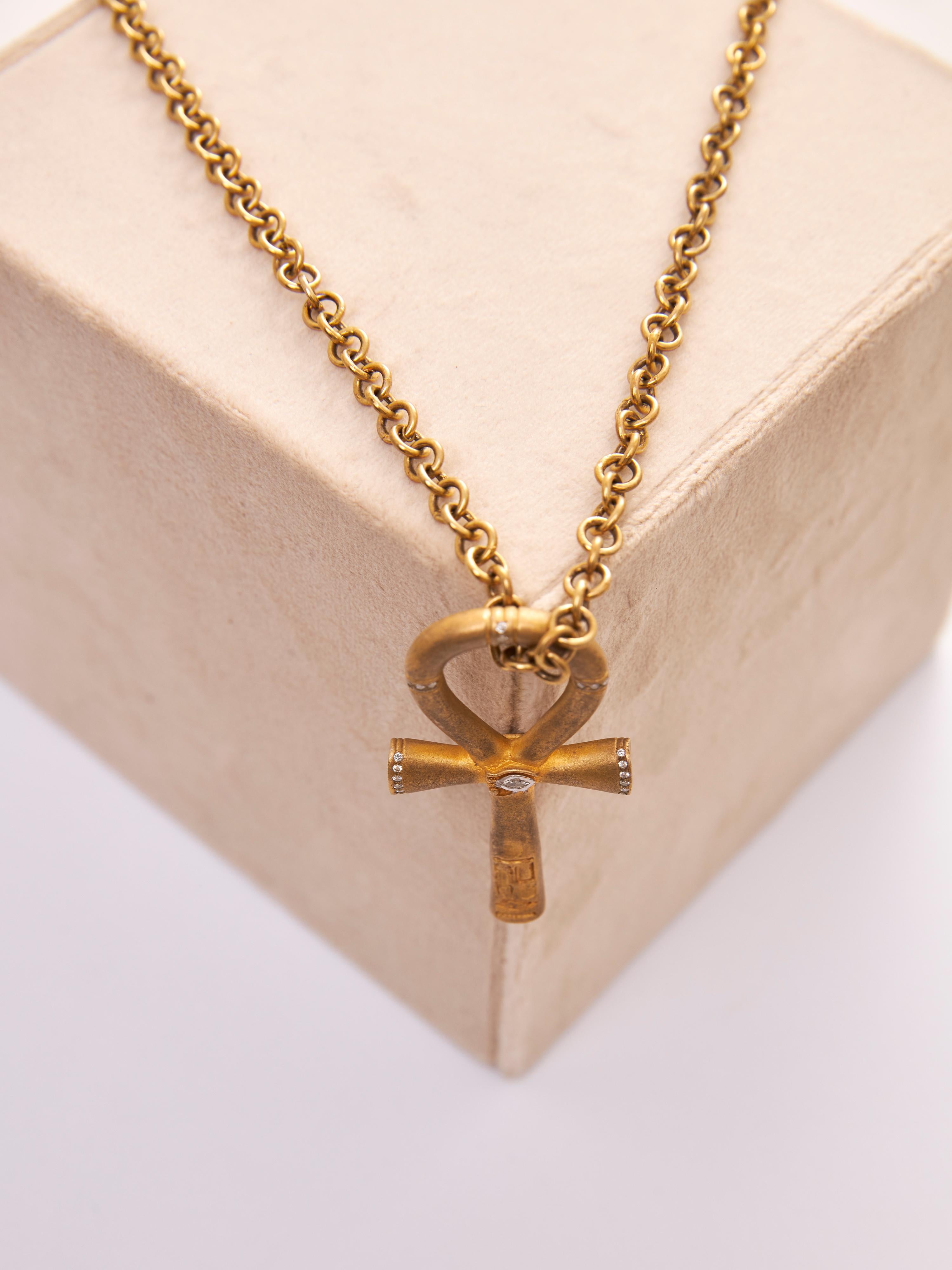 Revival Catena con ciondolo Ankh egiziano grande in argento, placcato oro e diamanti naturali in vendita