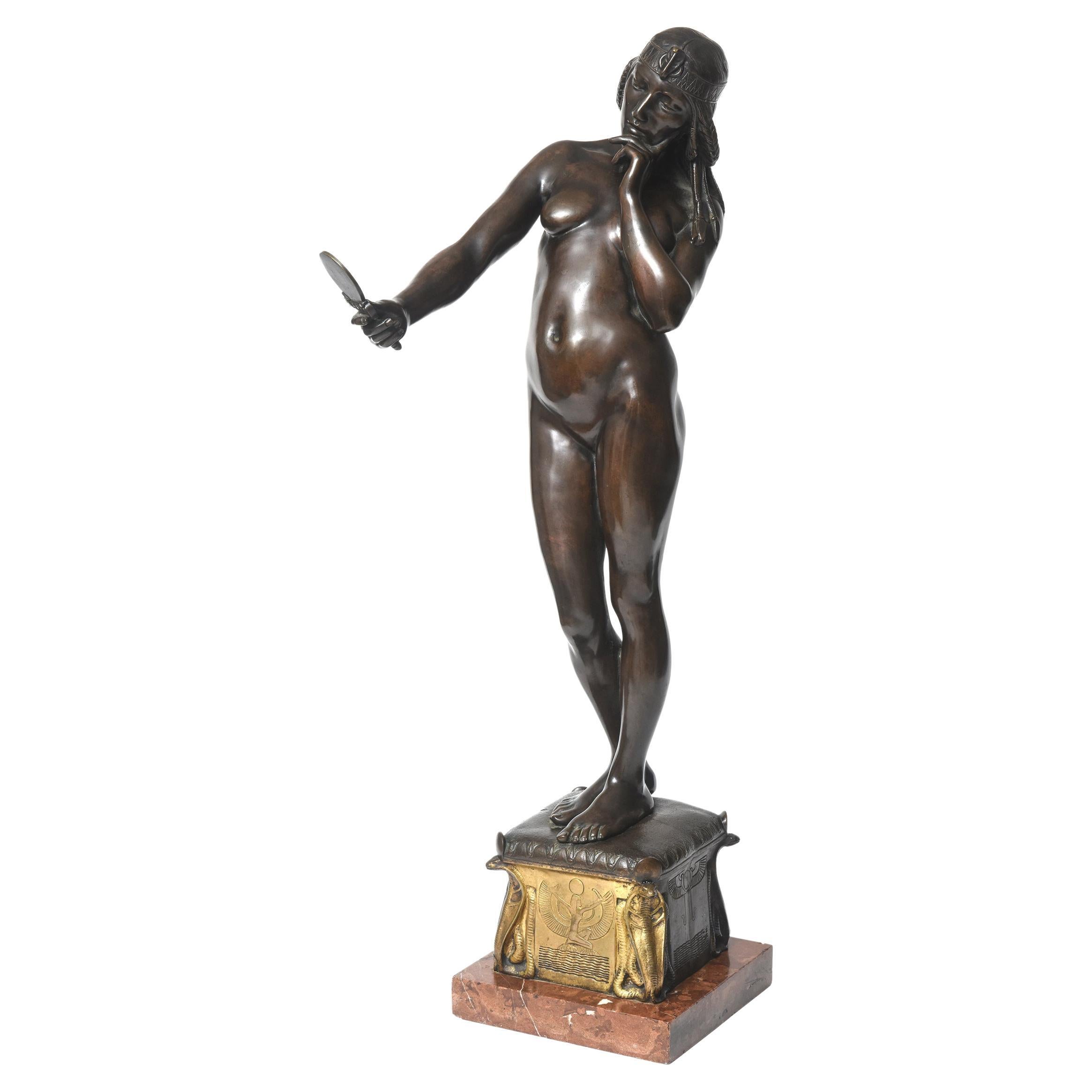 Grande sculpture en bronze de Cléopâtre, femme nue égyptienne, par Michael Mörtl