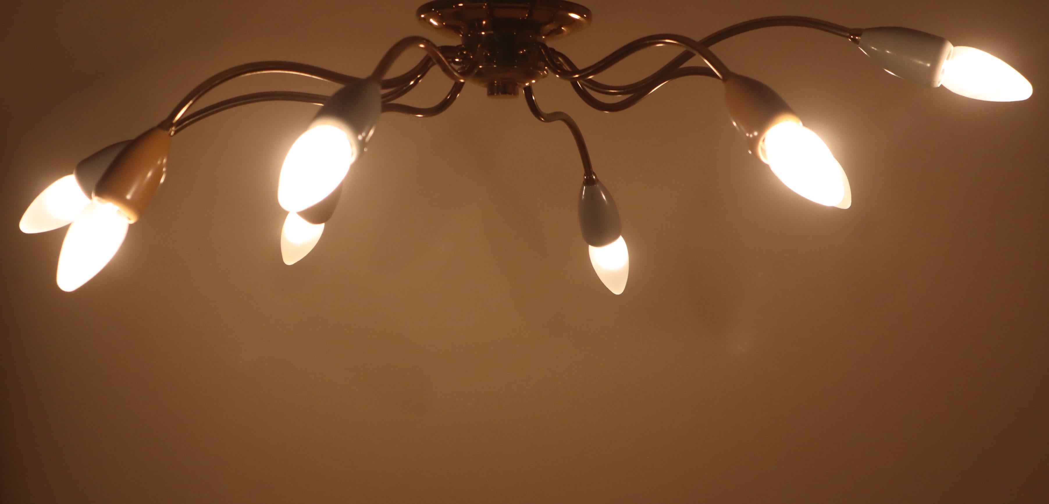 Grande lampada a ragno a otto braccia in ottone, Germania, anni '50 in vendita 3