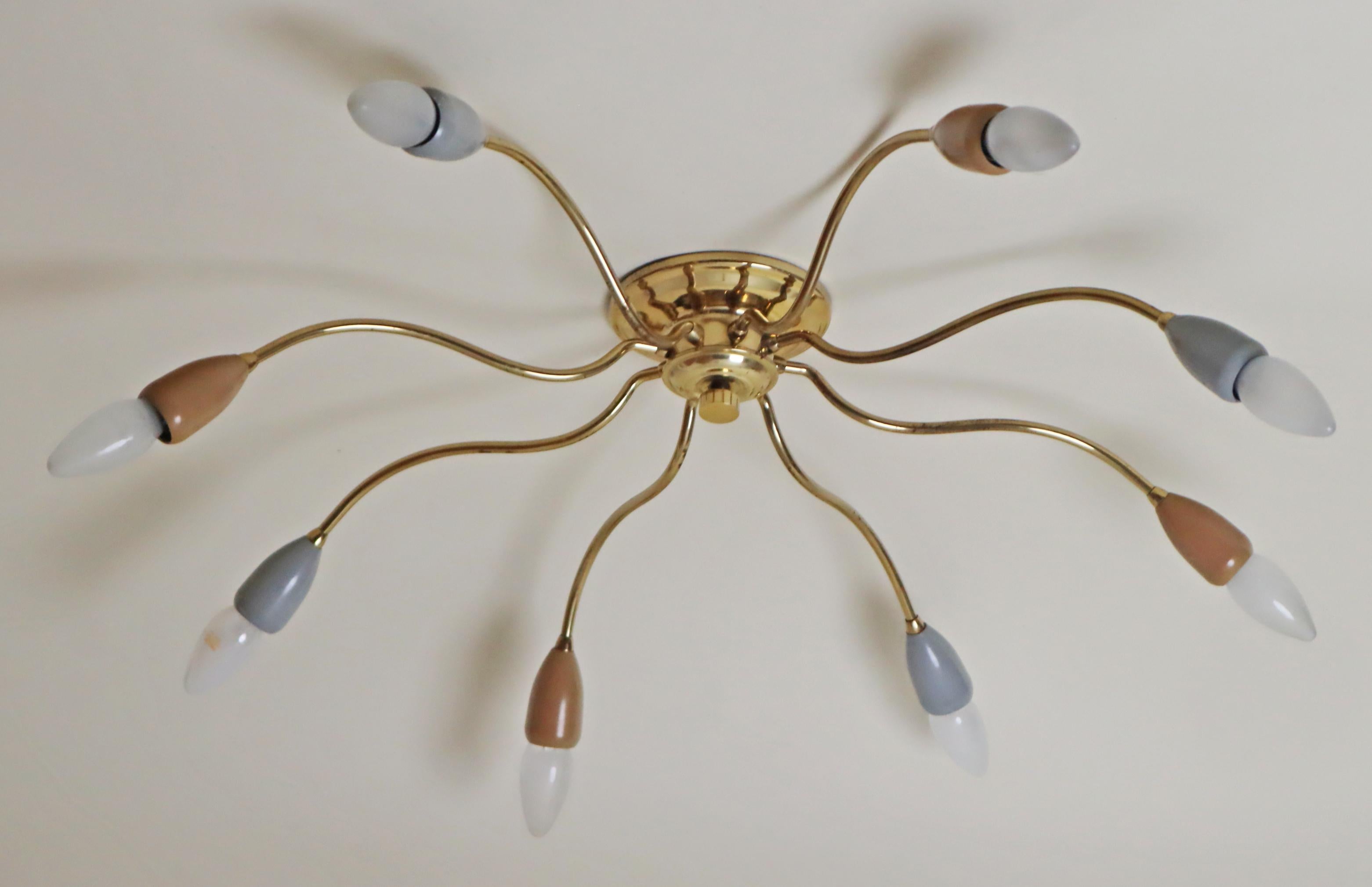 Grande lampada a ragno a otto braccia in ottone, Germania, anni '50 in vendita 6