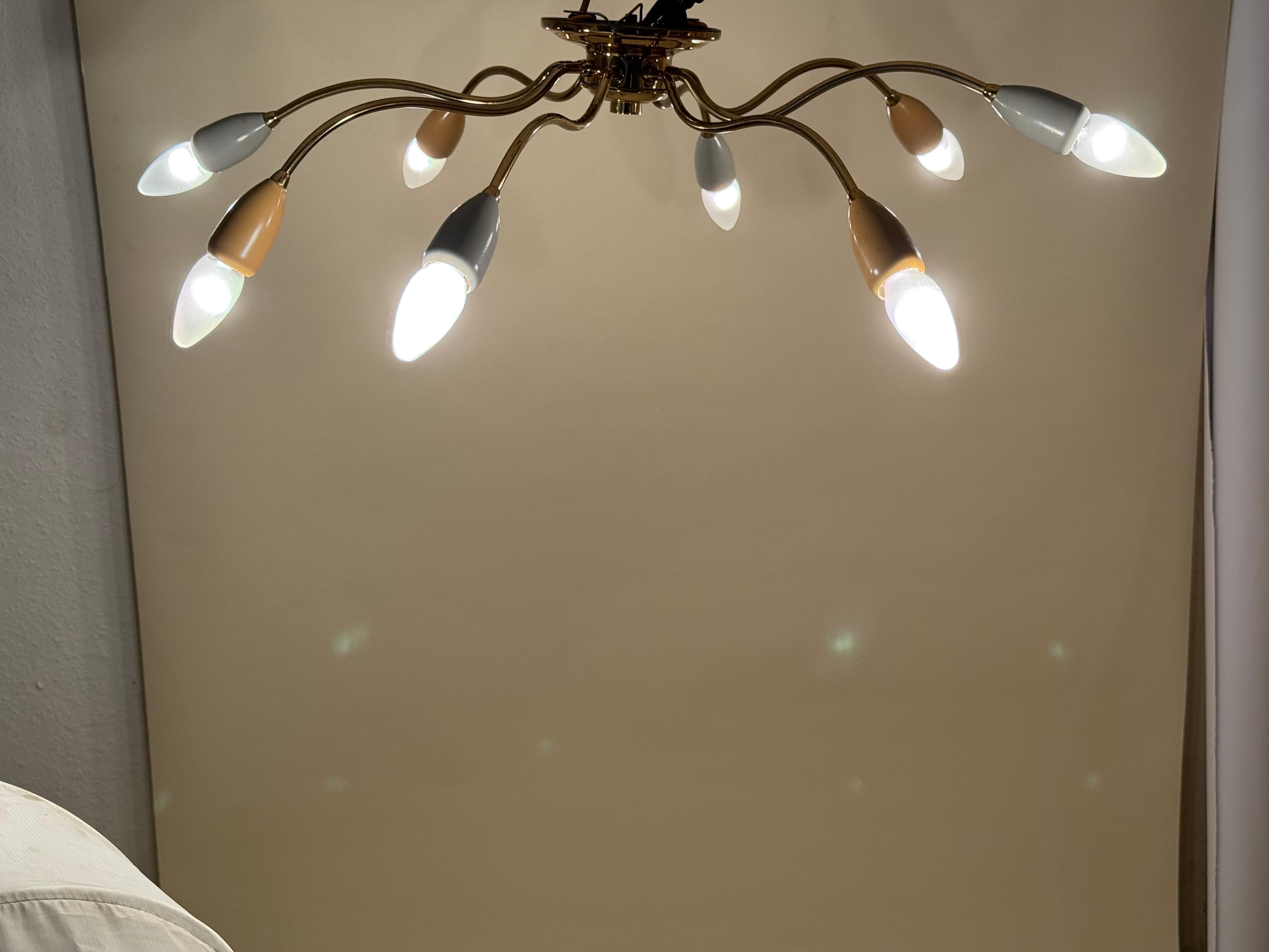 Grande lampada a ragno a otto braccia in ottone, Germania, anni '50 in vendita 7