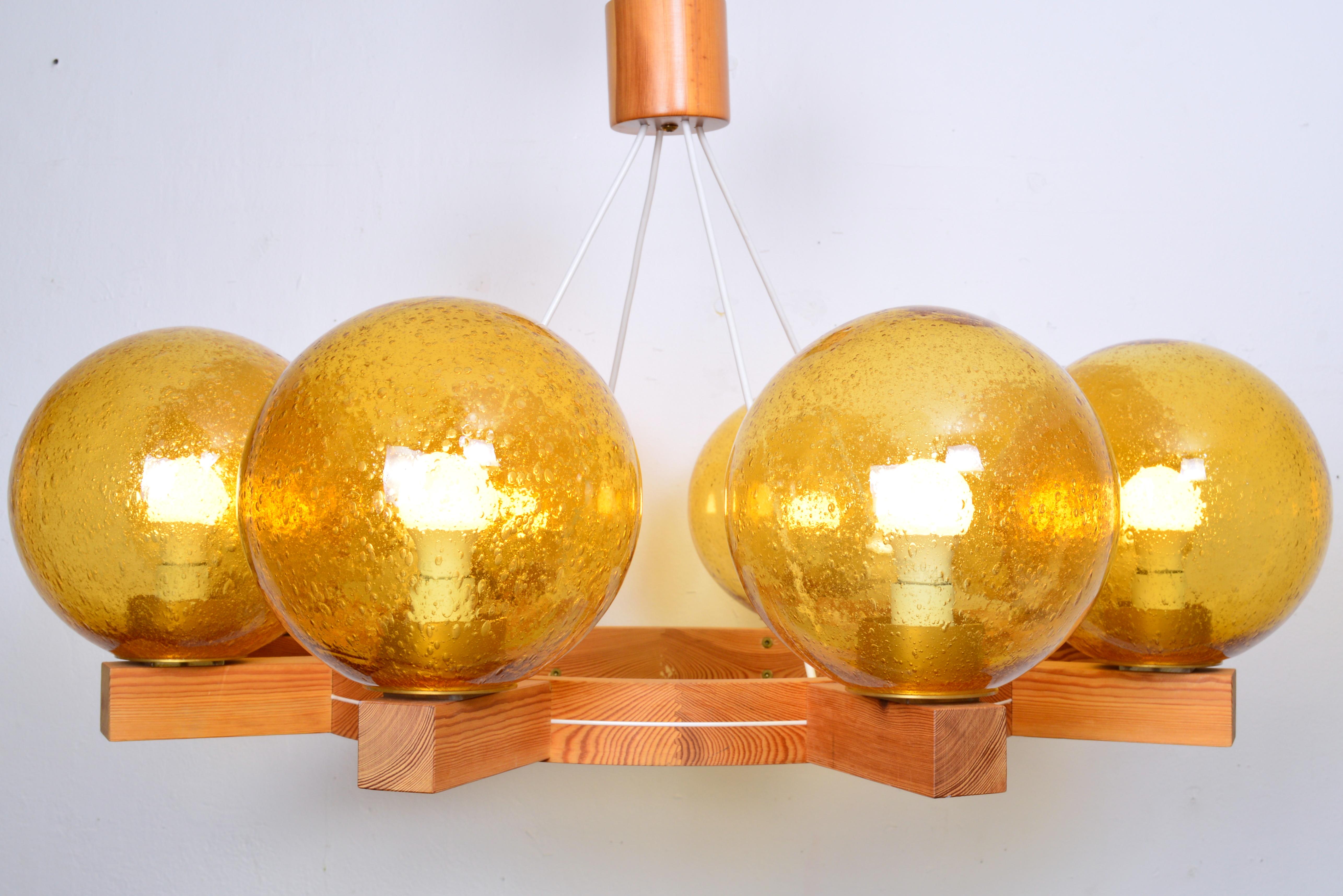 Large Eight Arms Solid Pine Chandelier with Glass Shades by Luxus Sweden, 1960s In condizioni ottime in vendita a Stockholm, SE