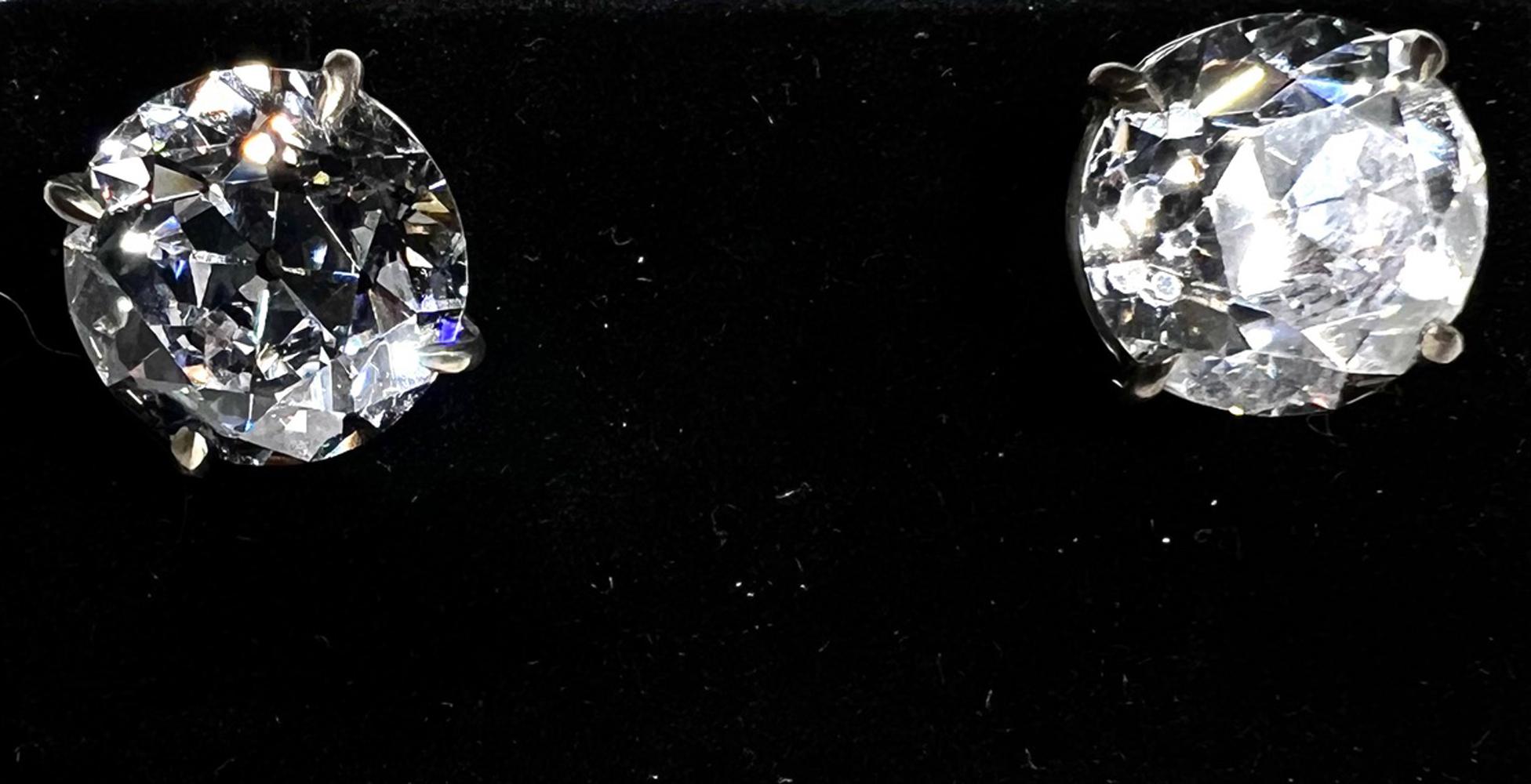 Large Eight Carats Each Lab CZ Diamond Sterling  Antique Style Ear Studs

Antique Cut Large Eight Carats Each Lab CZ Diamond Studs crafted with our own lab-grown D-grade brilliant diamond-cut cubic zirconia, set in antique-style solid sterling