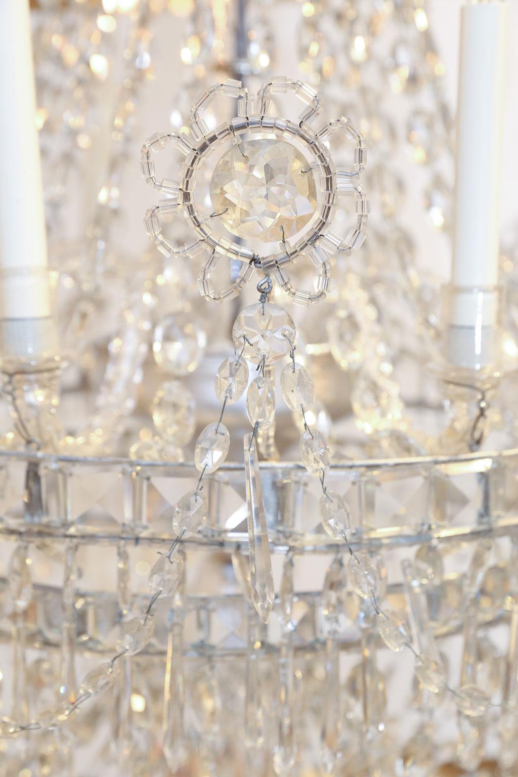 Large Eight-Light Crystal Chandelier In Good Condition In Houston, TX