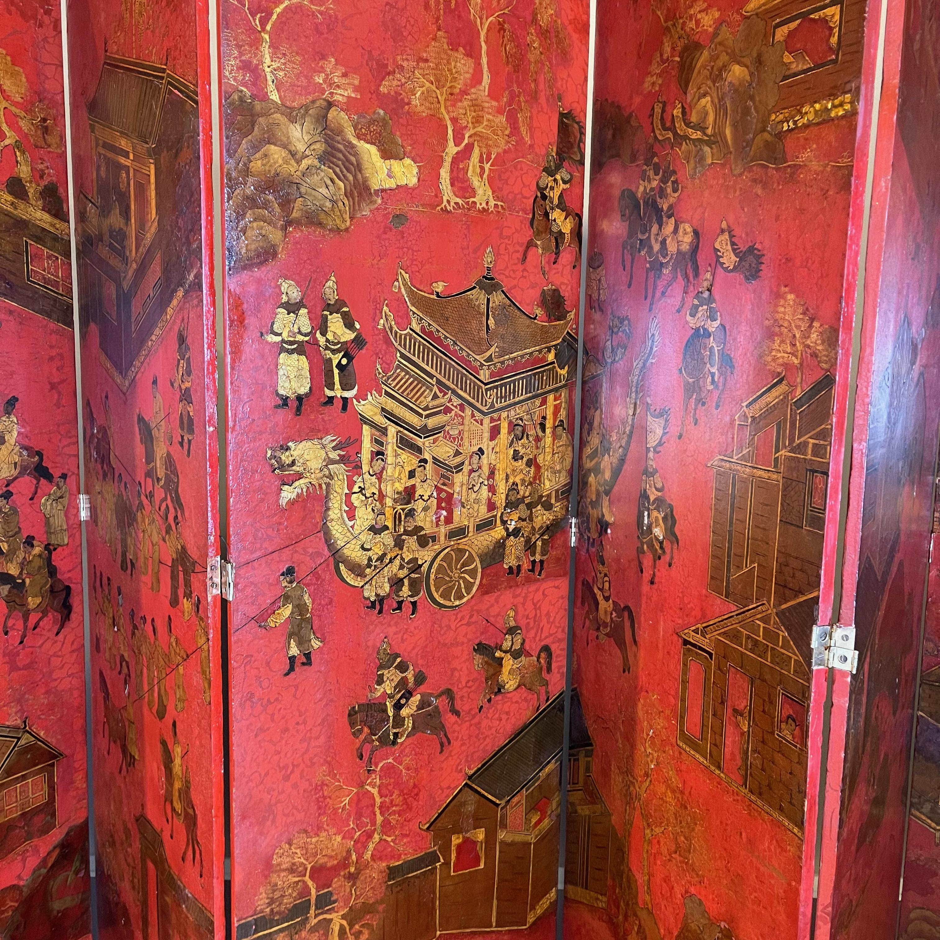 XIXe siècle Grand écran à huit panneaux en laque rouge dans le style chinois