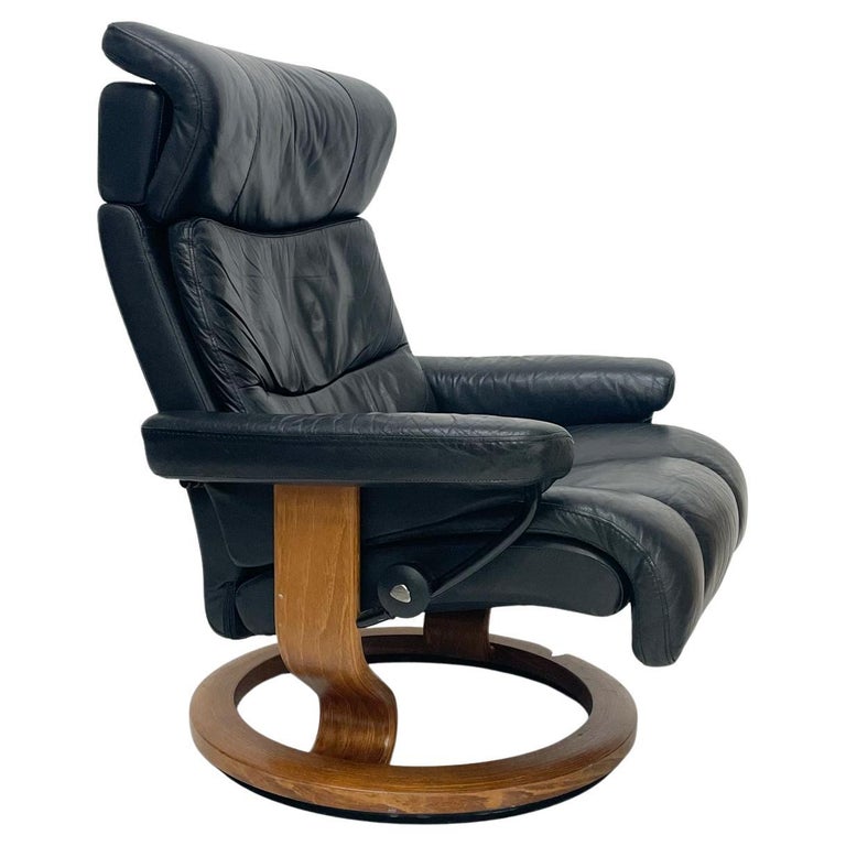 Large Ekornes Stressless Adjustable Recliner Chair in Black Leather Norway For Sale at 1stDibs