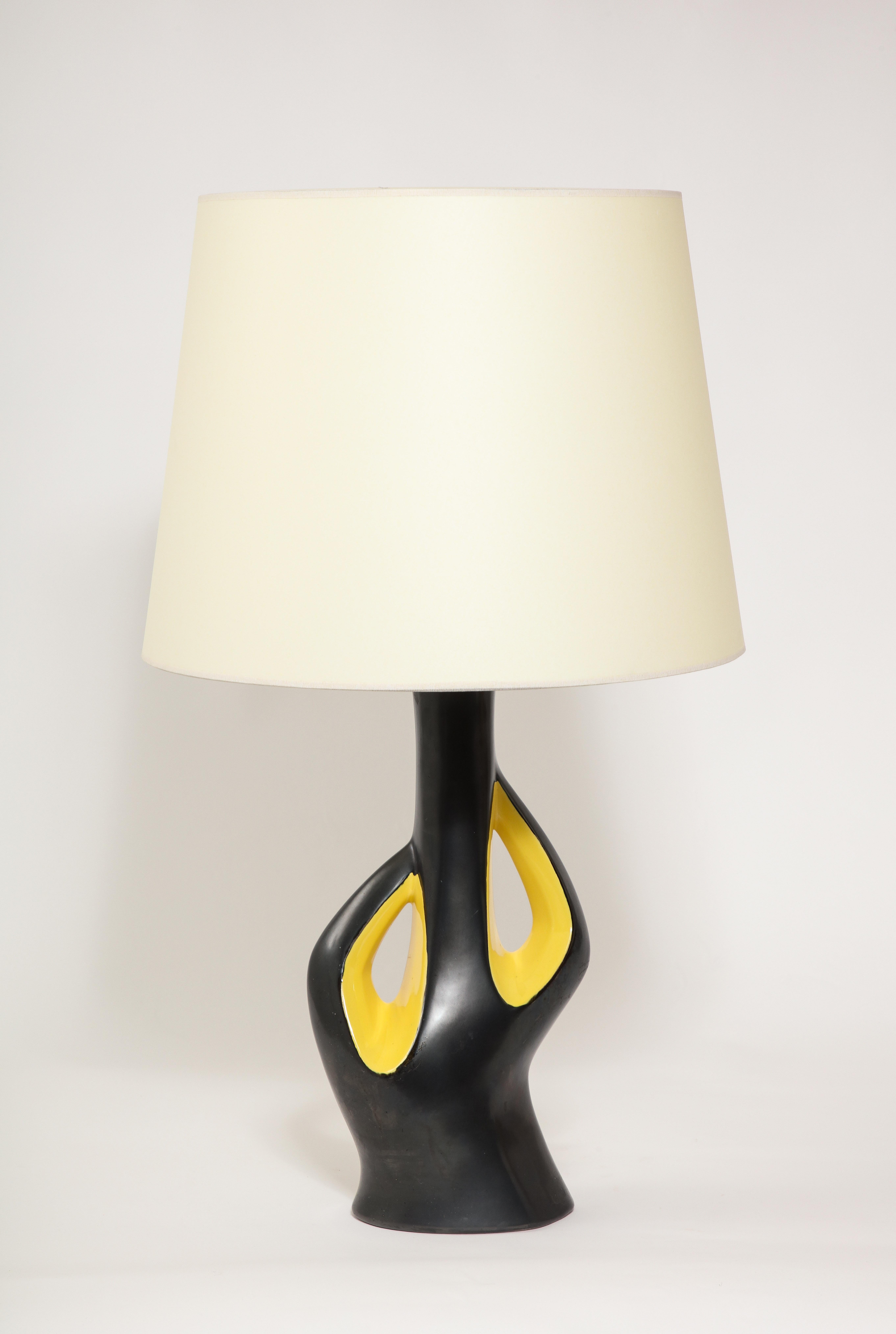 Große zweifarbige Elchinger Tischlampe aus gelber und schwarzer Keramik, Frankreich 1950er Jahre im Angebot 5