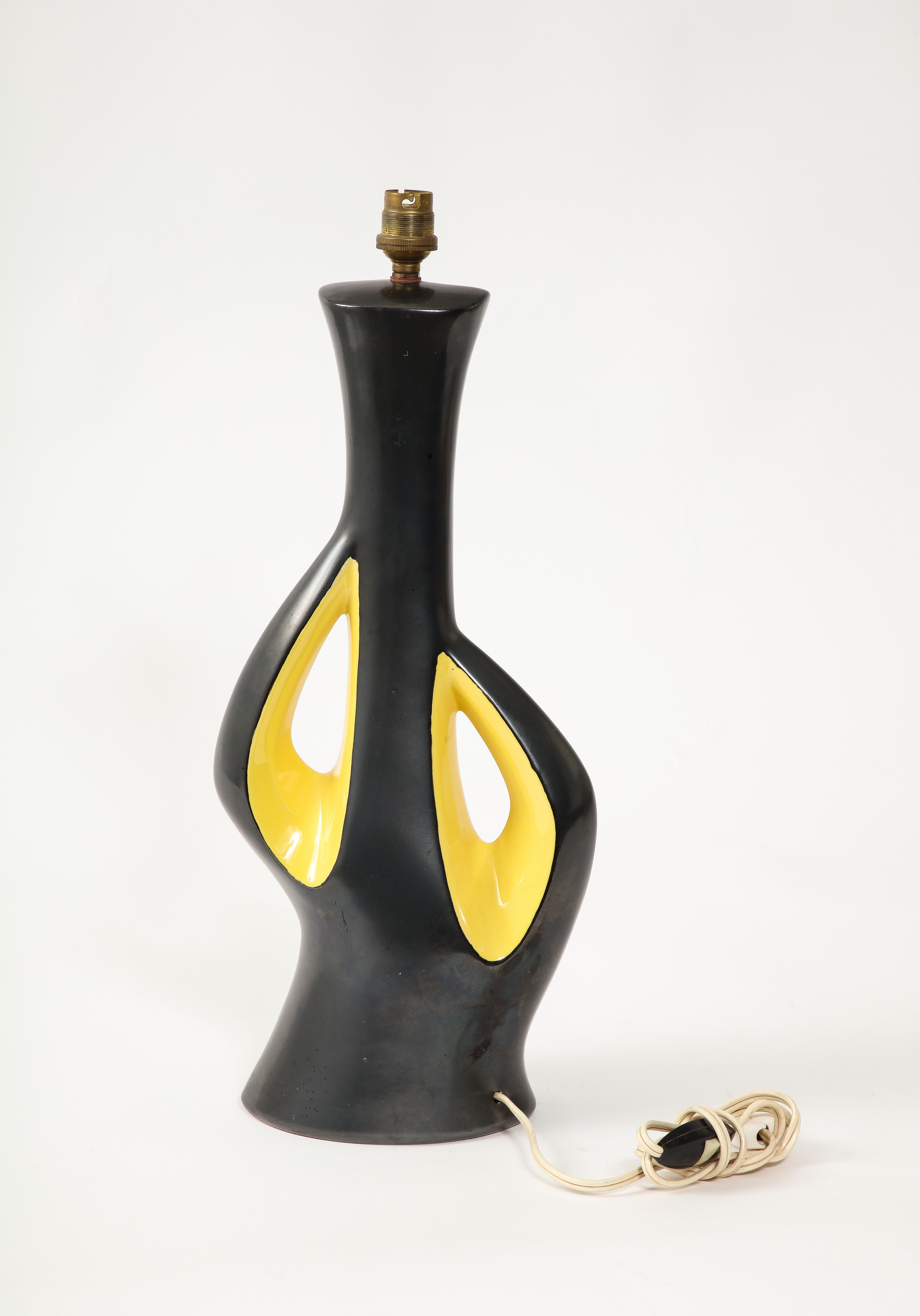 Große zweifarbige Elchinger Tischlampe aus gelber und schwarzer Keramik, Frankreich 1950er Jahre im Angebot 1