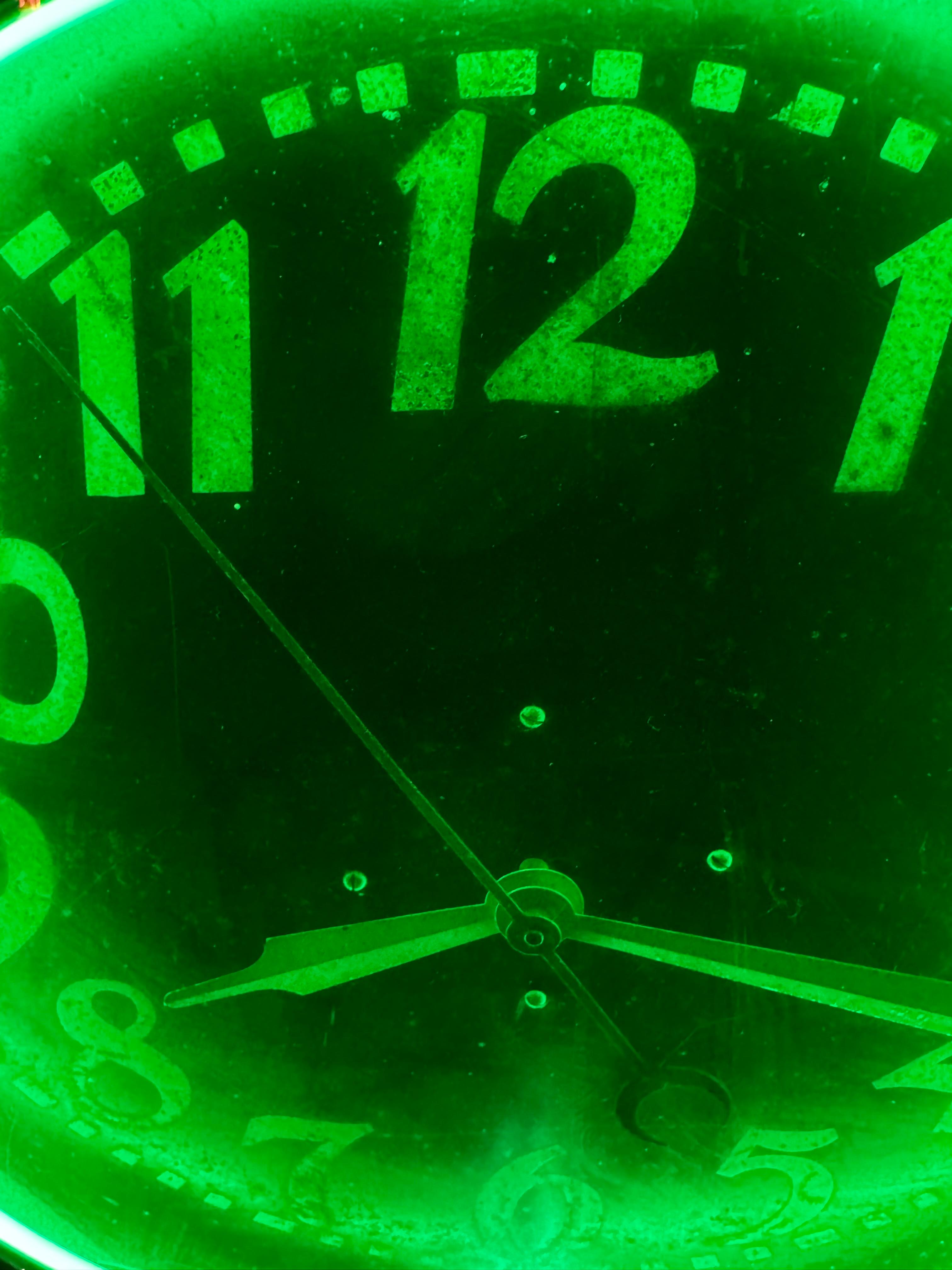 Große Electric Neon Clock Co. Sechsfarbiges sechseckiges seltenes Jugendstil-Gold 1930er -40er Jahre (Mitte des 20. Jahrhunderts) im Angebot