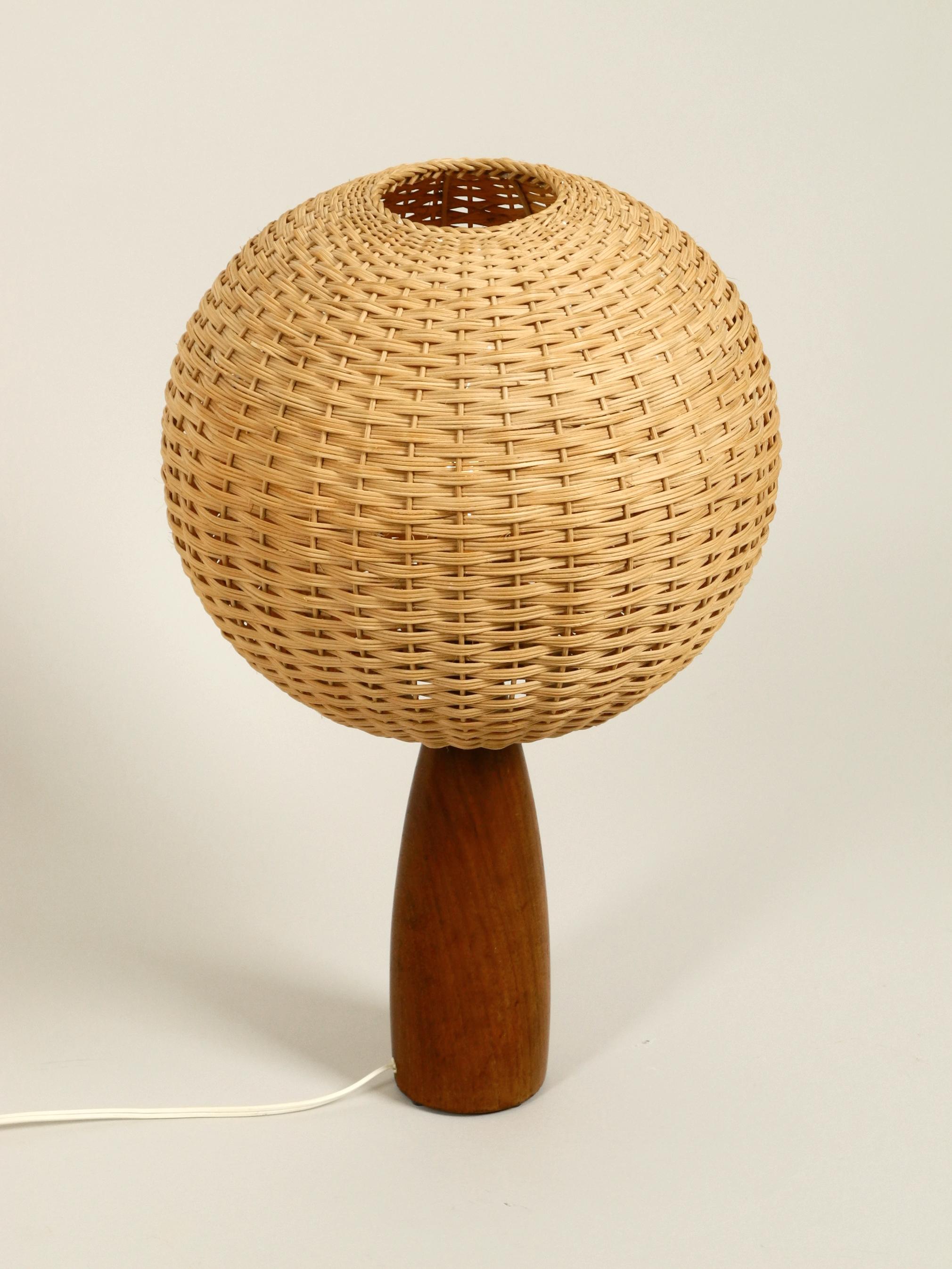 Large Elegant 1960s Danish Teak Table Lamp with a Modern Wicker Lampshade In Good Condition In München, DE