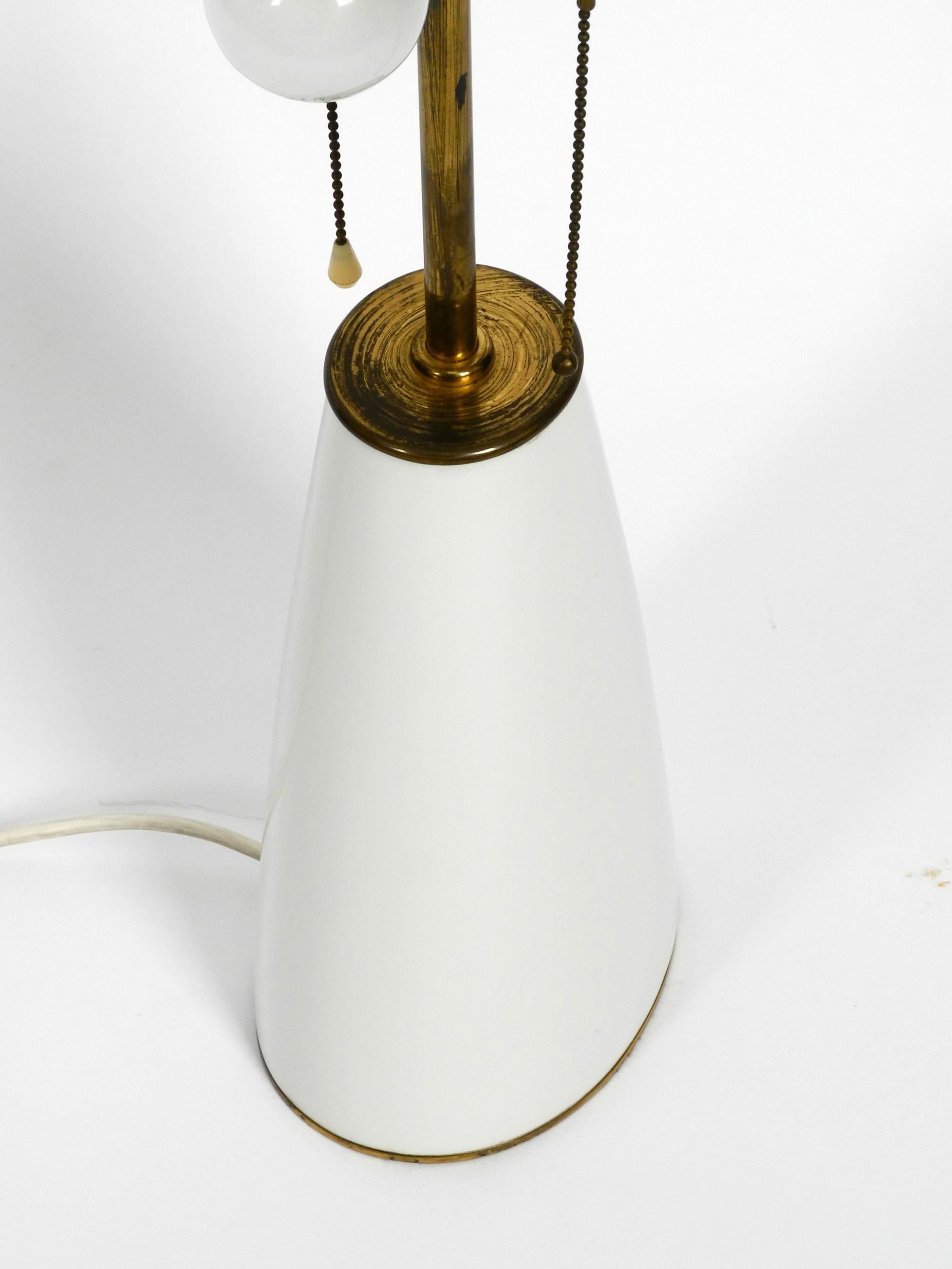 Grande et élégante lampe de bureau KPM des années 1960 en porcelaine et abat-jour en soie plissée en vente 6