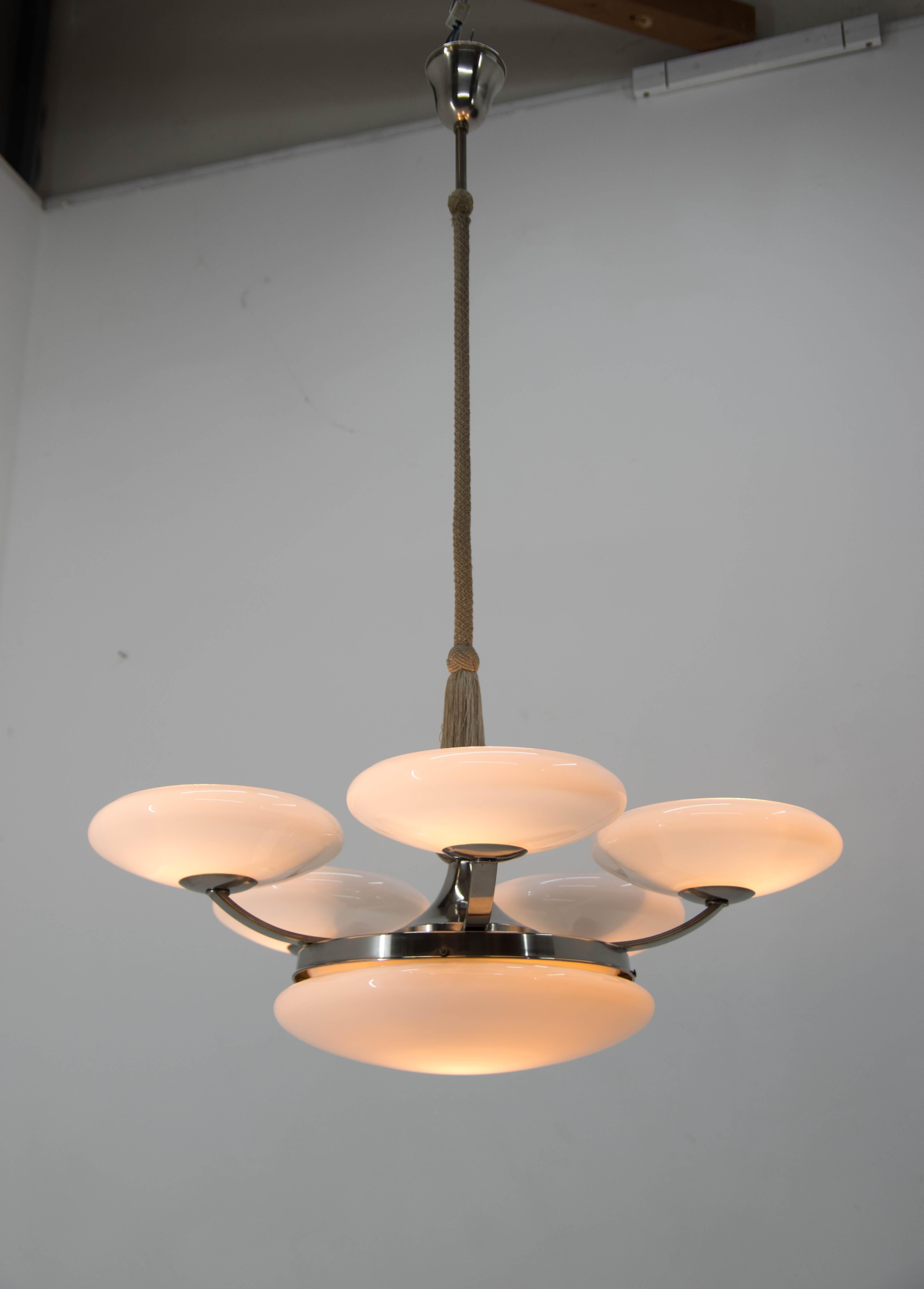Restored: nickel polished, new blown opaline glass shades
Height could be shortened on request.
Two Items available, one without a textile rod cover.
Rewired: two separate circuits 1+5x60W, E 25-E27 bulbs
US wiring compatible.