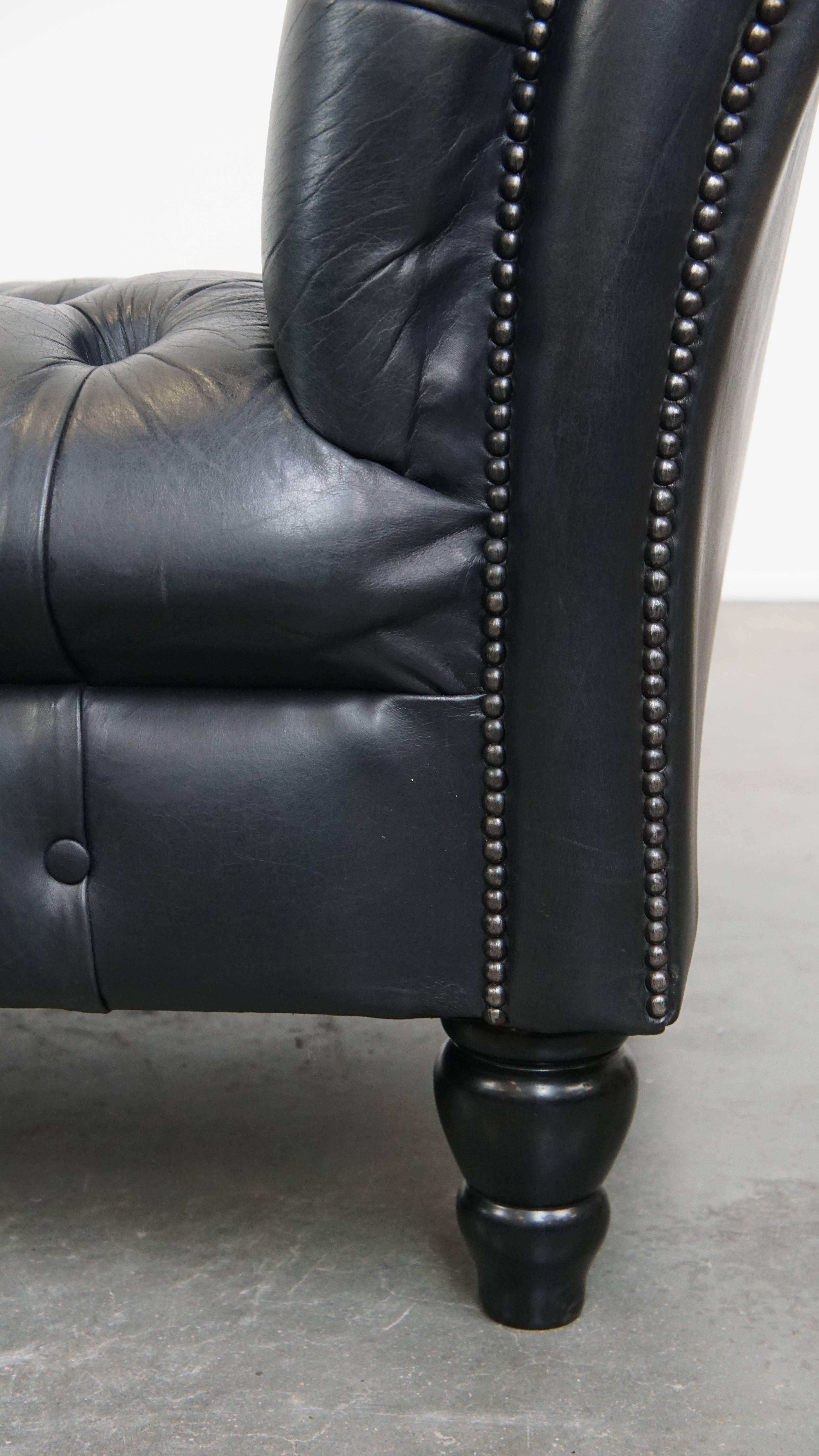 Grande ed elegante letto da giorno Chesterfield nero in pelle di mucca in vendita 5