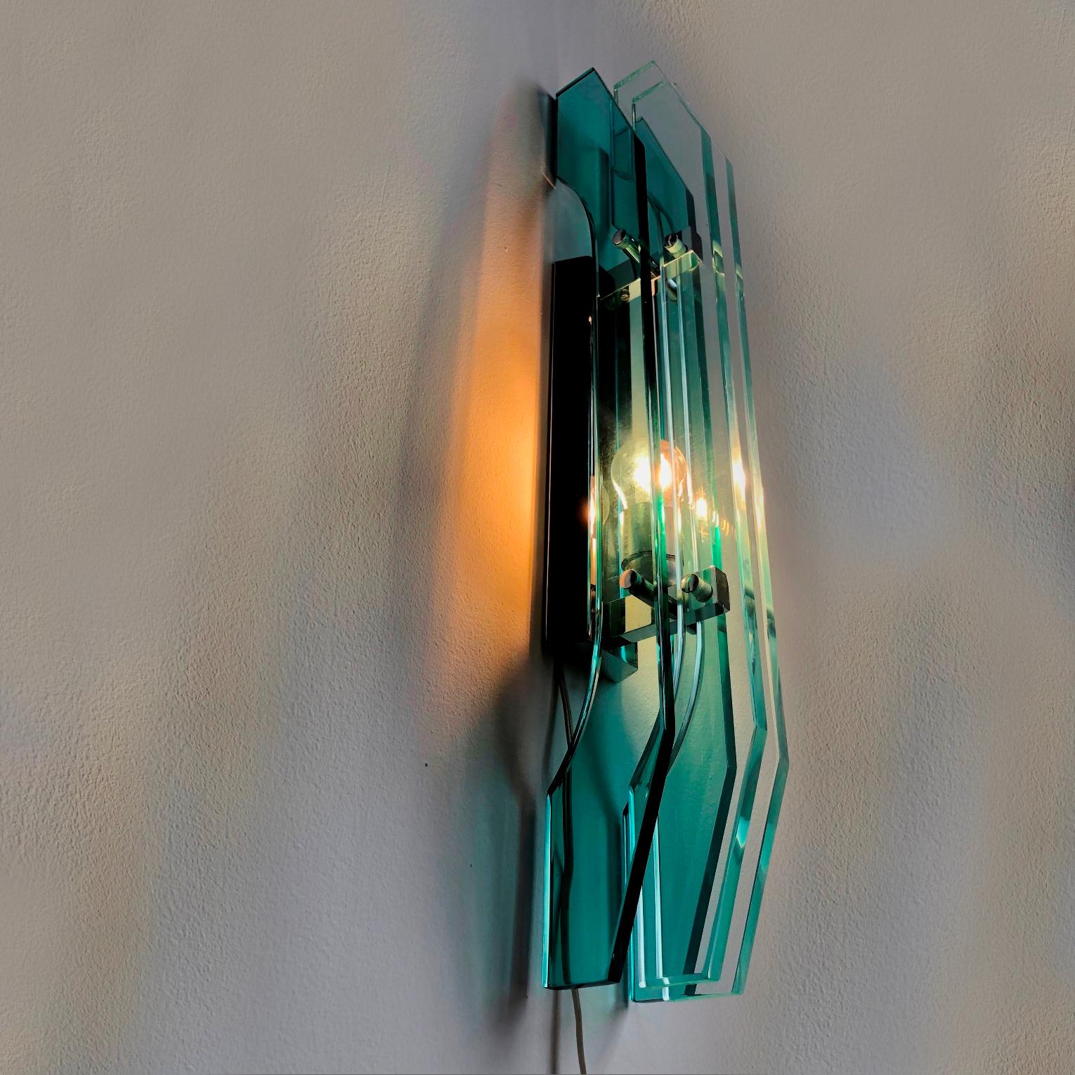Large Elegant Emerald Green Pair of Wall Lights by Cristal Art, Italy, 1970s In Good Condition For Sale In BUDAPEST, HU