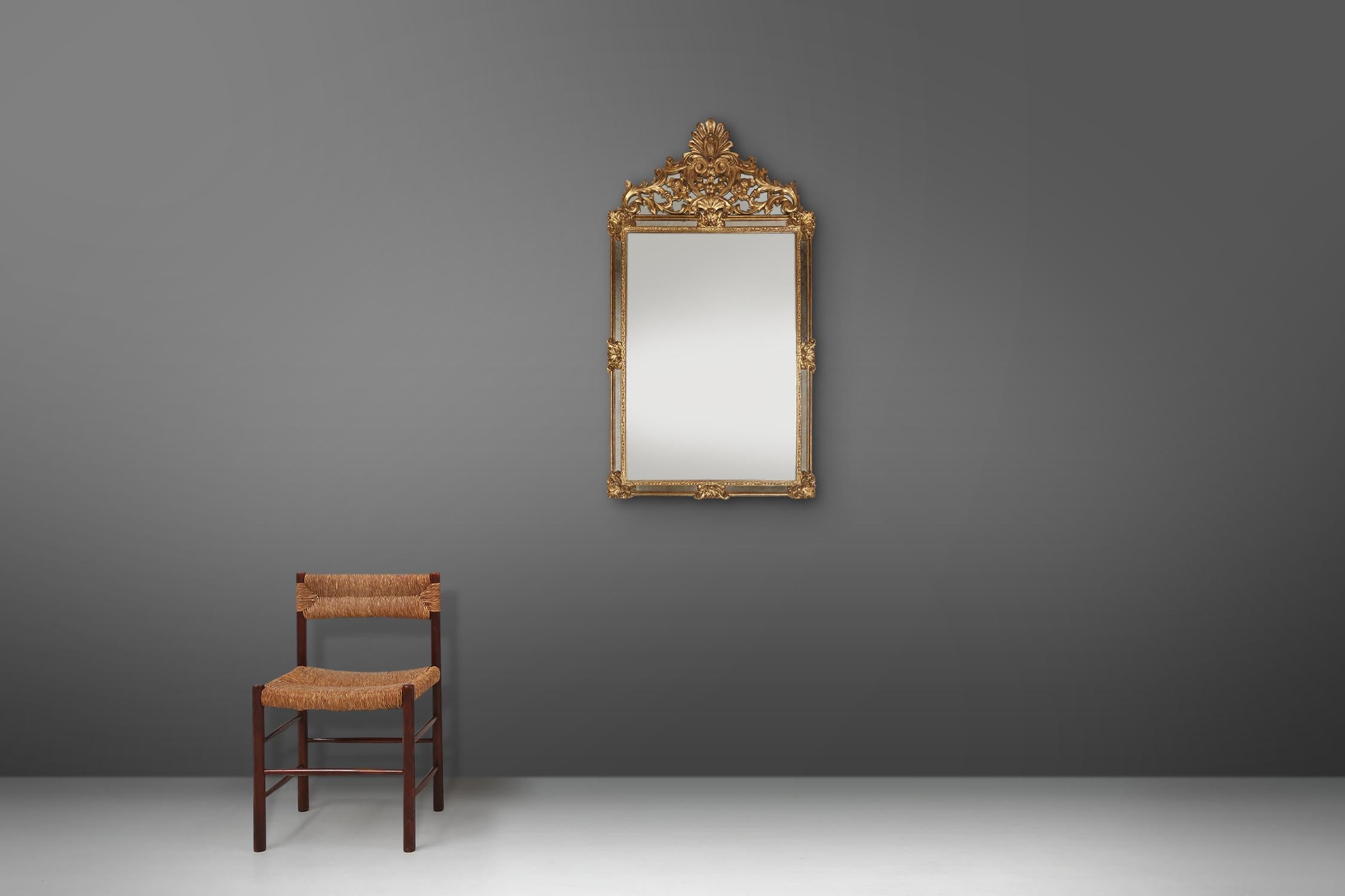 Large elegant gilted mirror with stunning ornamentation on the top, Deknudt  For Sale 1
